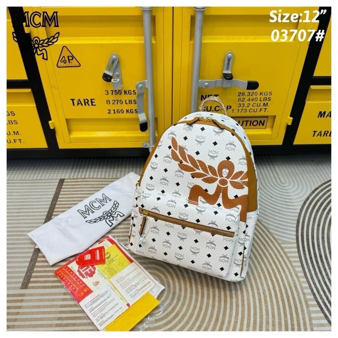 ORI | M.C.M Stark Visetos Canvas Backpack White กระเป๋าเป้คอลใหม่ ดีไซน์โลโก้ด้านหน้าสวยหรูโดดเด่น Best seller Unisex ของงานเป้จริงๆ ใช้ได้ทั้งหนุ่มๆและสาวๆ