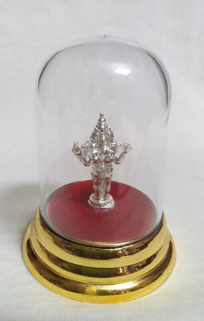 สินค้าหมดค่ะ องค์พระพิฆเณศปางตรีมุขคณปติแบบยืน(ประทานพรโชคลาภ มีอำนาจ)(คนเกิดวันอังคาร)เนื้อเงินพ่นทรายครอบแก้วตั้งบูชาหน้ารถพร้อมใบคาถาค่ะ