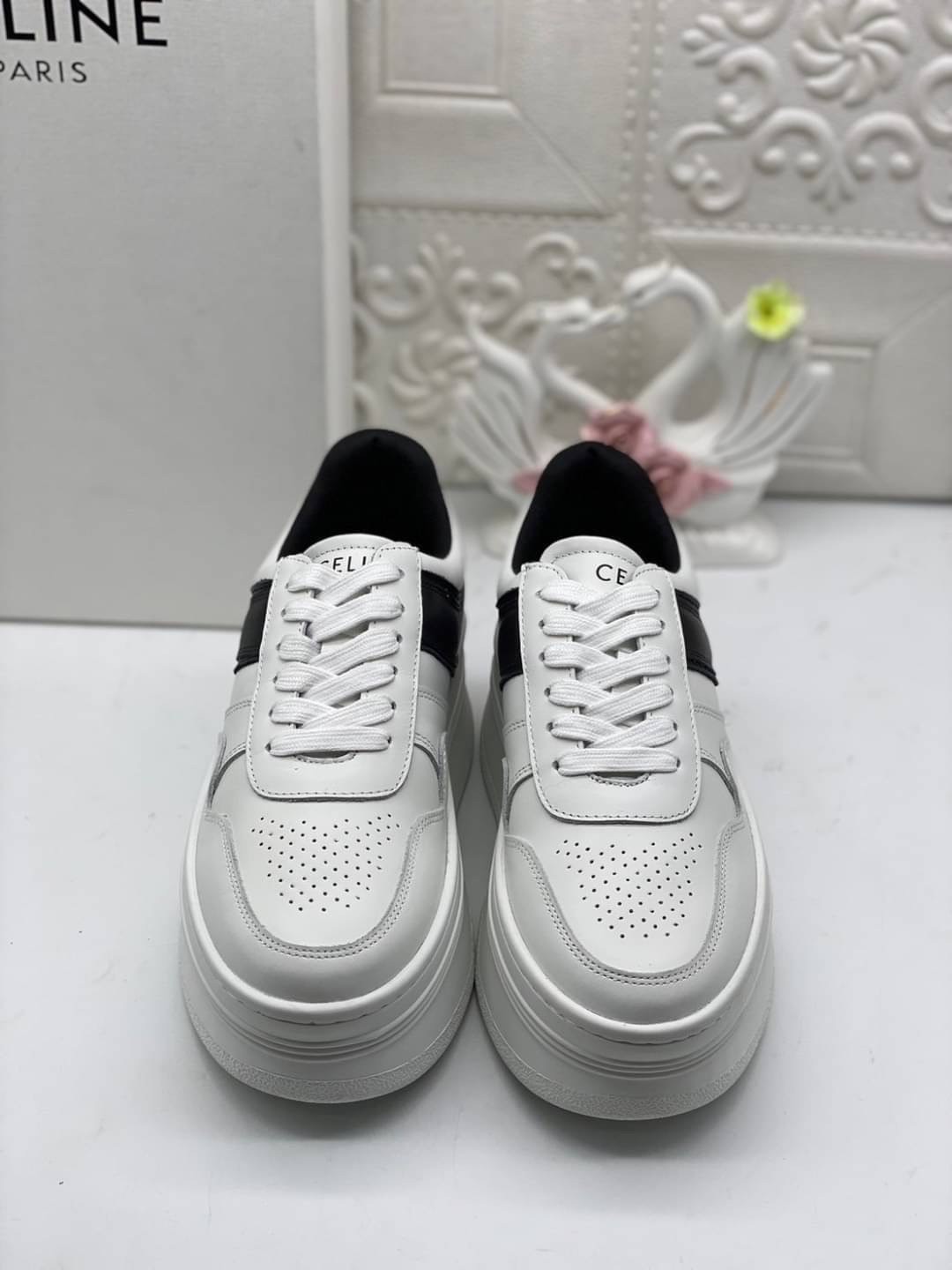 CELINE SNEAKERS / CELINE BLOCK SNEAKERS WITH WEDGE OUTSOLE IN CALFSKIN เกรดออริ สลับแท้ (พร้อมส่งที่ไทย) ใช้งานต่างประเทศได้ หนังสวยลายพิมพ์คมชัด ภาพถ่ายจากงานจริง