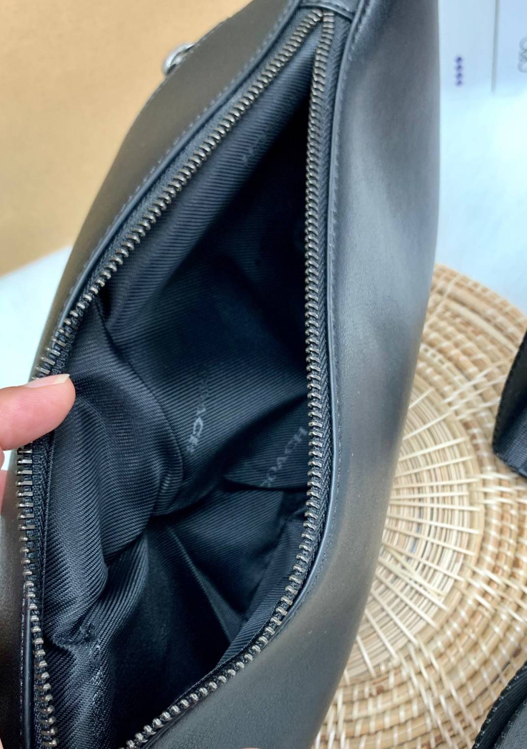 OUTTLET 】COACH WARREN BELT BAG IN SIGNATURE WITH PLAID PRINT ใบใหญ่คะ! ((83001)) สีเข้าใหม่ เอาใจวัยโจ๋ไปเลยจ้าา กระเป๋าคาดอกด้านหน้า//คาดไปทางด้านหลัง//หรือคาดเอวได้ ตามแต่ความถนัดได้เลยนะคะ หนังแท้ ด้านหน้าปริ้นลายสก๊อต+โลโก้แบรนด์ ได้สวยงามมากค่ะ กระเป