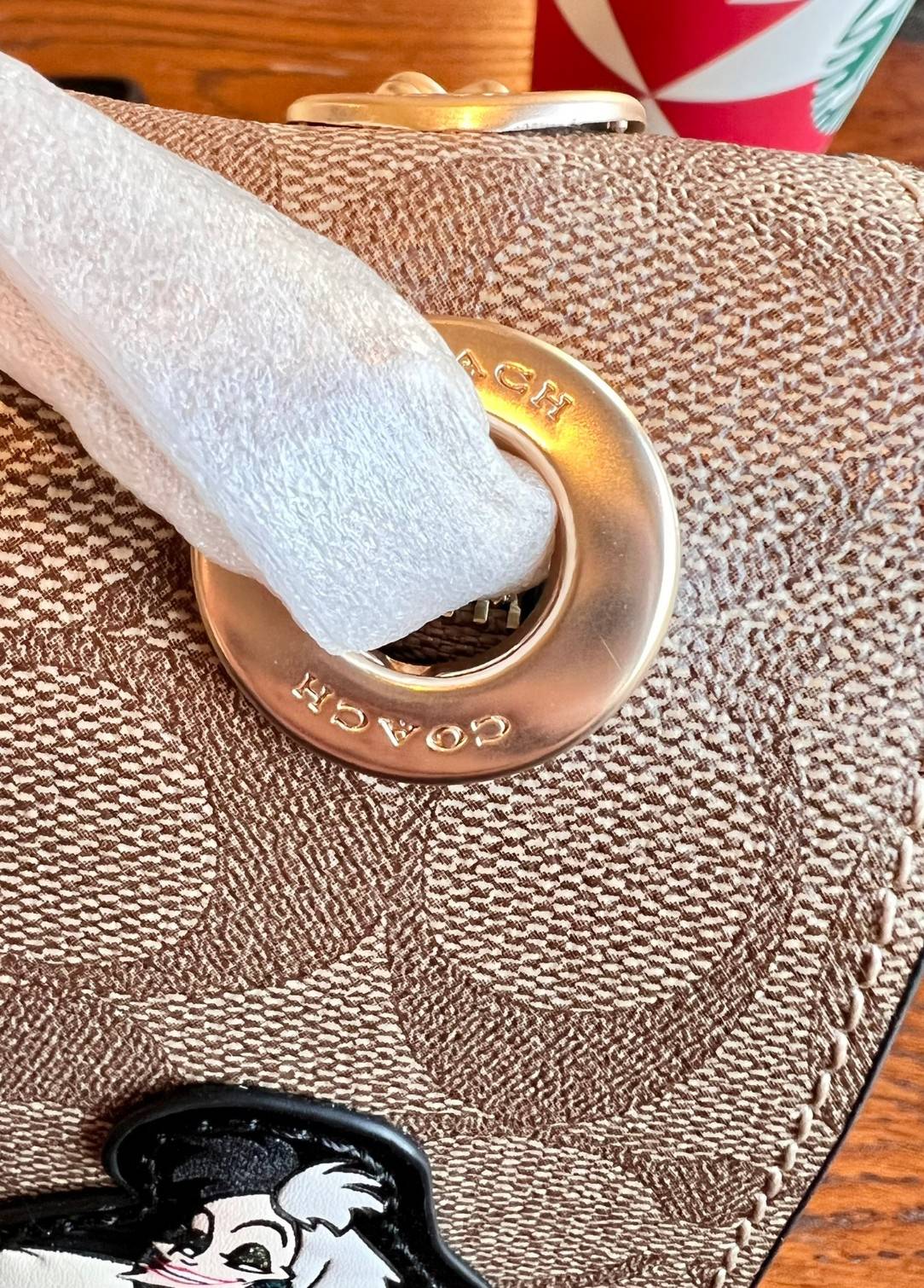 Coach Disney X Coach Klare Crossbody 25 In Signature Canvas With Patches((CC152)) พร้อมส่งก่อนใคร! เริ่ดๆ ชิคๆ กันก่อนค่ะ กับกระเป๋าสะพายแบบครอสบอดี้ร์หรือทบสายคู่ใช้งานแบบหิ้วหรือคล้องไหล่ได้ ✔️หนังแท้อย่างดีสวยมากๆค่ะ