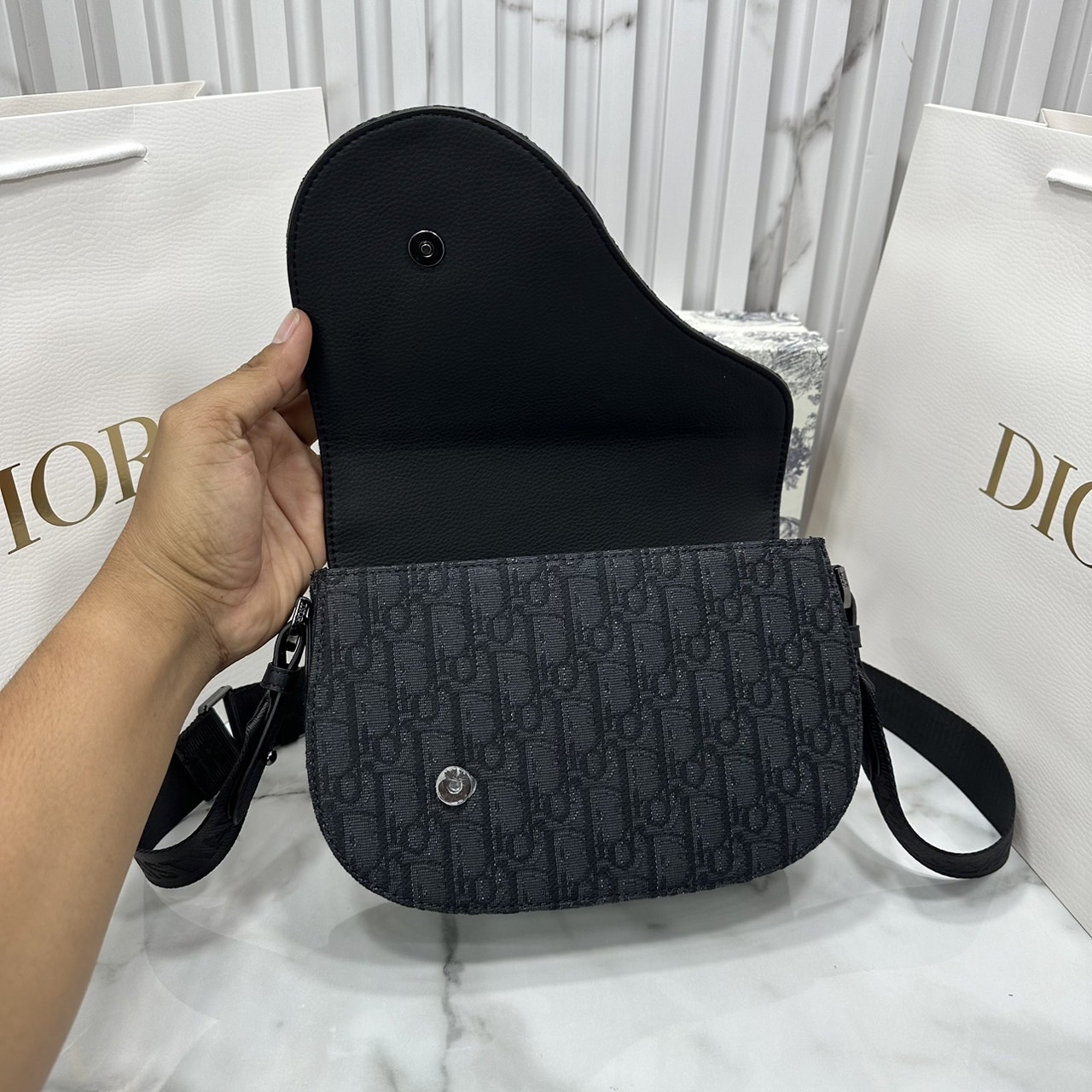 DIOR Saddle Messenger Bag Oblique Jacquard and Grained Leather กระเป๋าสะพาย Saddle pouch คู่ใจท่านชาย เอกลักษณ์ที่หรูหราตลอดกาล เกรดออริ 1:1