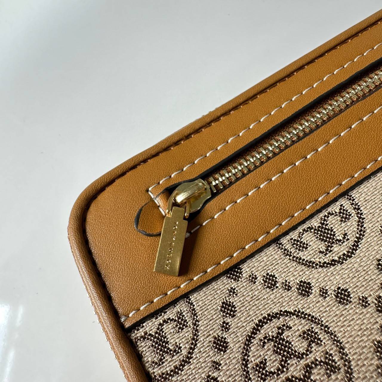 TORY BURCH T MONOGRAM JACQUARD ZIP CONTINENTAL WALLET 79383 กระเป๋าสตางค์ผ้าแคนวาสลายโมโนแกรมตัว T