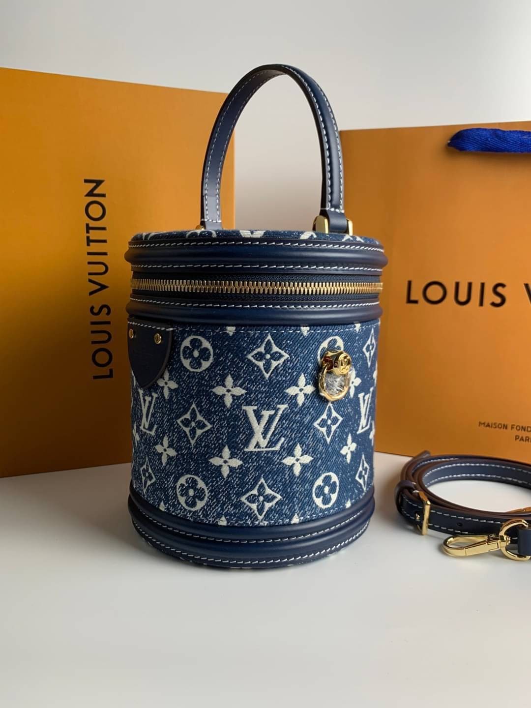 ORI Louis Vuitton Cannes / LV CANNES เกรดออริจินอลเทพ สินค้าจริงตามรูป เนื้องานสวยงาม หนังแท้ พร้อมส่งที่ไทย