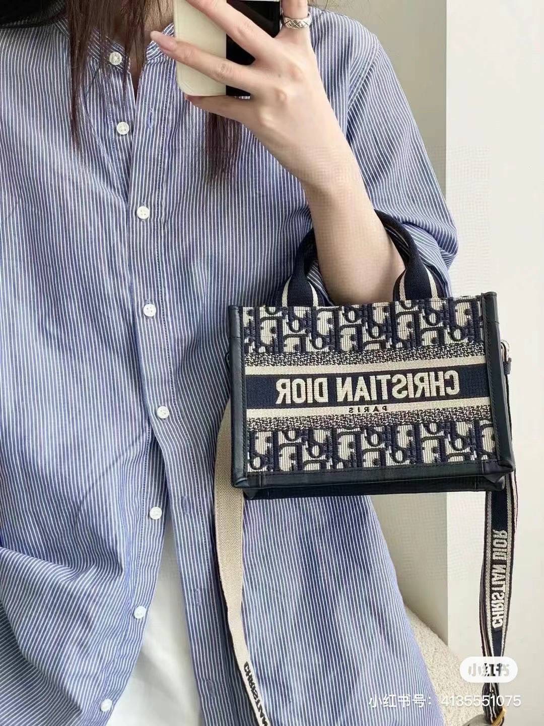 Dior mini book tote macro cannage bag กระเป๋าทรงโท้ทสุดฮิต ไซส์มินิ ดีไซน์ใหม่ หนังสวย พกพาไปไหนก็ได้ คล่องตัวและแมตช์ง่ายสุดๆ เกรดท็อปไฮเอน 1:1 ใช้งานต่างประเทศได้