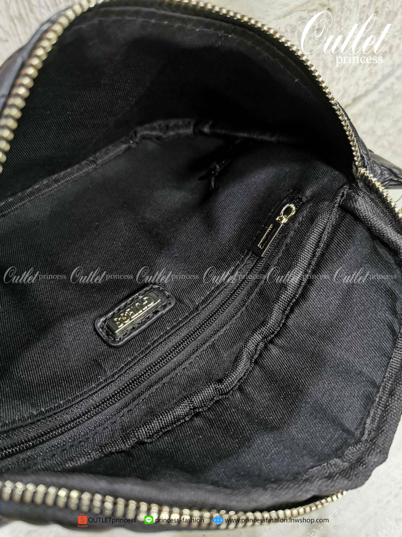 Guess Woman Factory Belt Bag กระเป๋าสะพาย/คาดเอว/คาดอก รุ่นใหม่ดีไซน์ยอดนิยม สีดำ