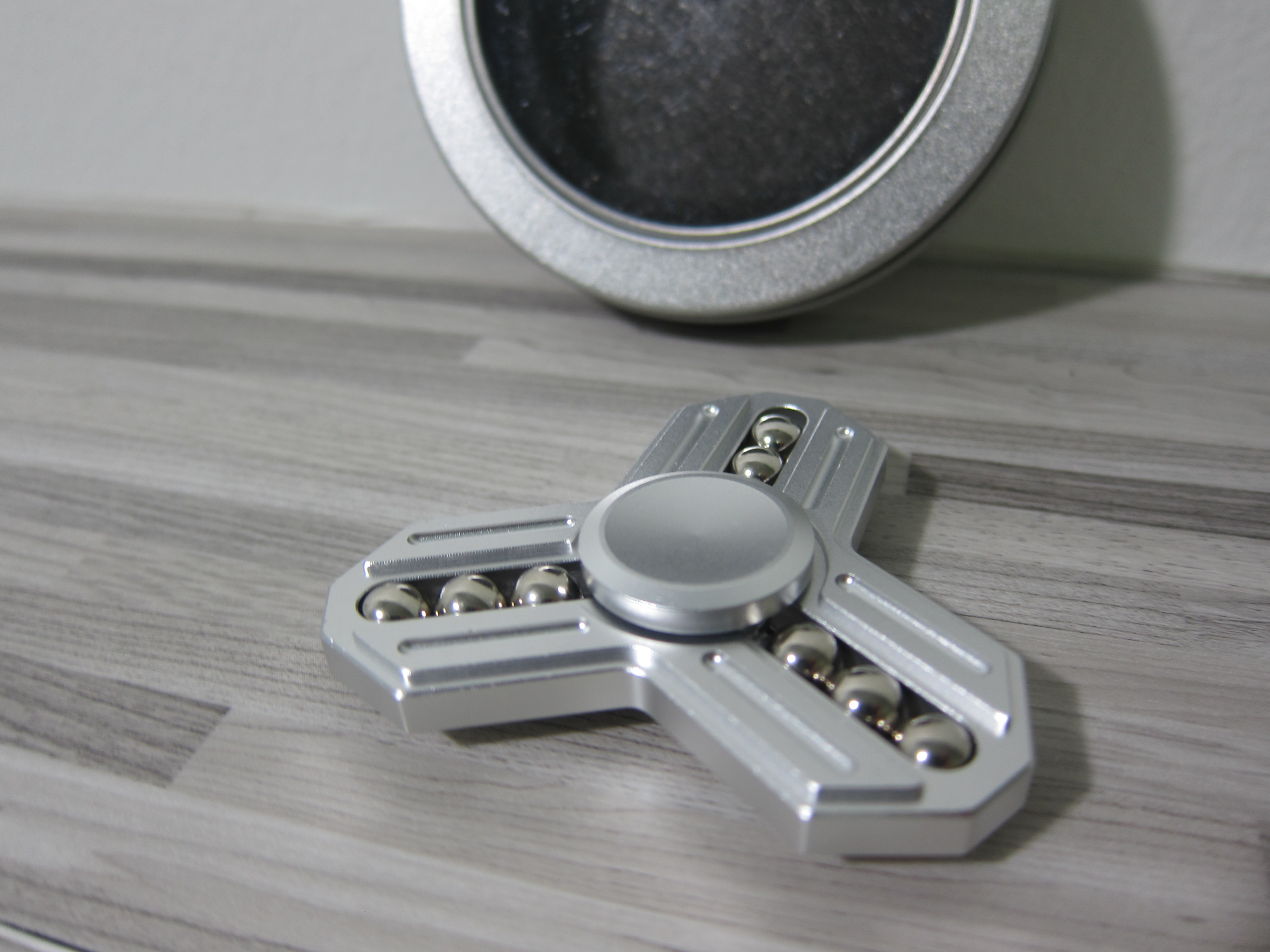 กังหันนิ้ว Fidget spinnerอย่างดีแบบมีลูกปืนรูปกากบาท