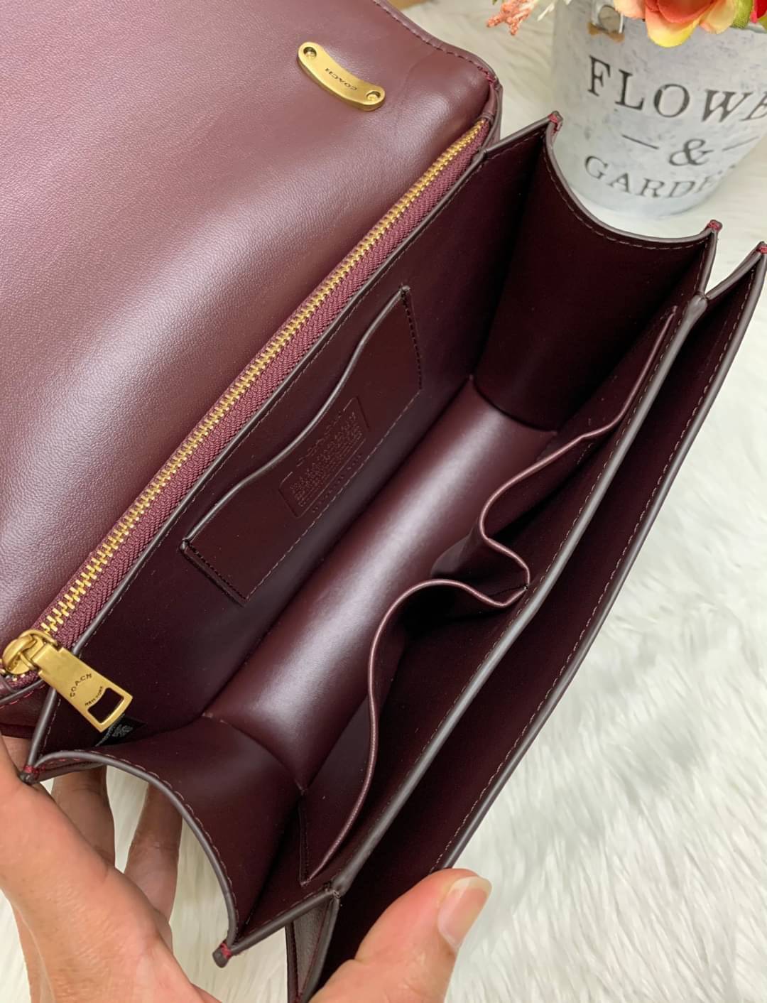 COACH ALIE SHOULDER BAG IN SIGNATURE JACQUARD WITH SNAKESKIN DETAIL ((4615)) 🔺ยังไม่เข้าไทยค่ะ ได้ไปไม่ผิดหวังแน่นอนค่ะ! พร้อมส่ง! กระเป๋าสะพายข้างหรือสามารถทบสายกันเพื่อคล้องไหล่ได้ค่ะ วัสดุ Jacquard+หนังแท้ หนังนิ่มสวยงามมากๆค่ะ ด้านหน้าเป็นแผ่น