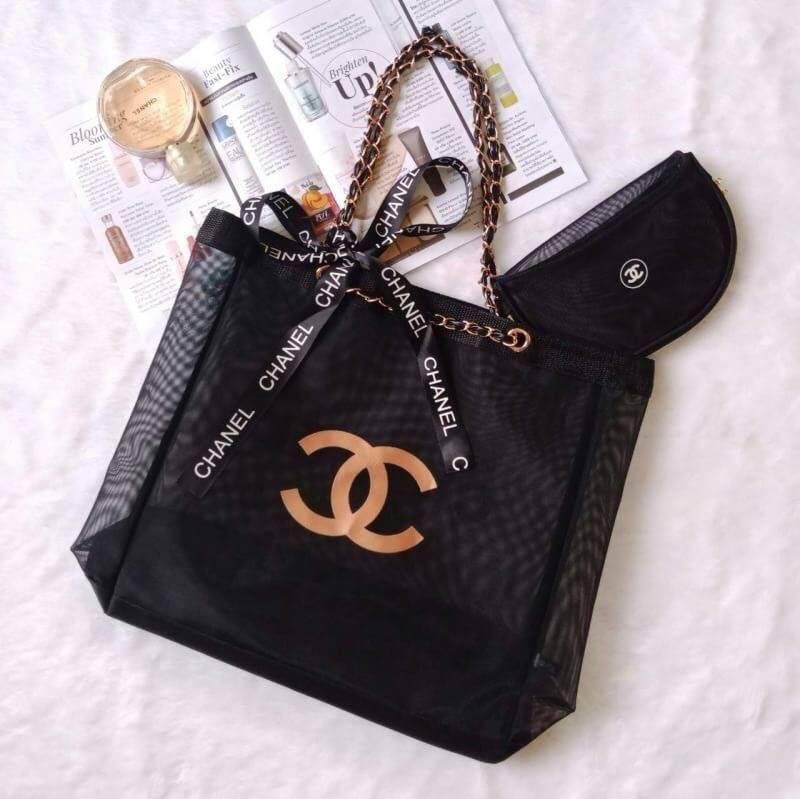 Chanel Shopping Ribbin bag Gold Chain With + Cosmetic Pouch กระเป๋าสะพายใบใหญ่ทรง Shopping พร้อมกระเป๋าใส่เครื่องสำอางค์ ใบเล็ก จากงานพรีเมี่ยมกิ้ฟของแท้นำเข้าจาก Chanel Perfume Counter ใบใหญ่วัสดุ Nylon โปร่ง อะไหล่โรสโกลด์ เปิดปิดด้วยแถบแม่เหล็กซ่อนด้าน