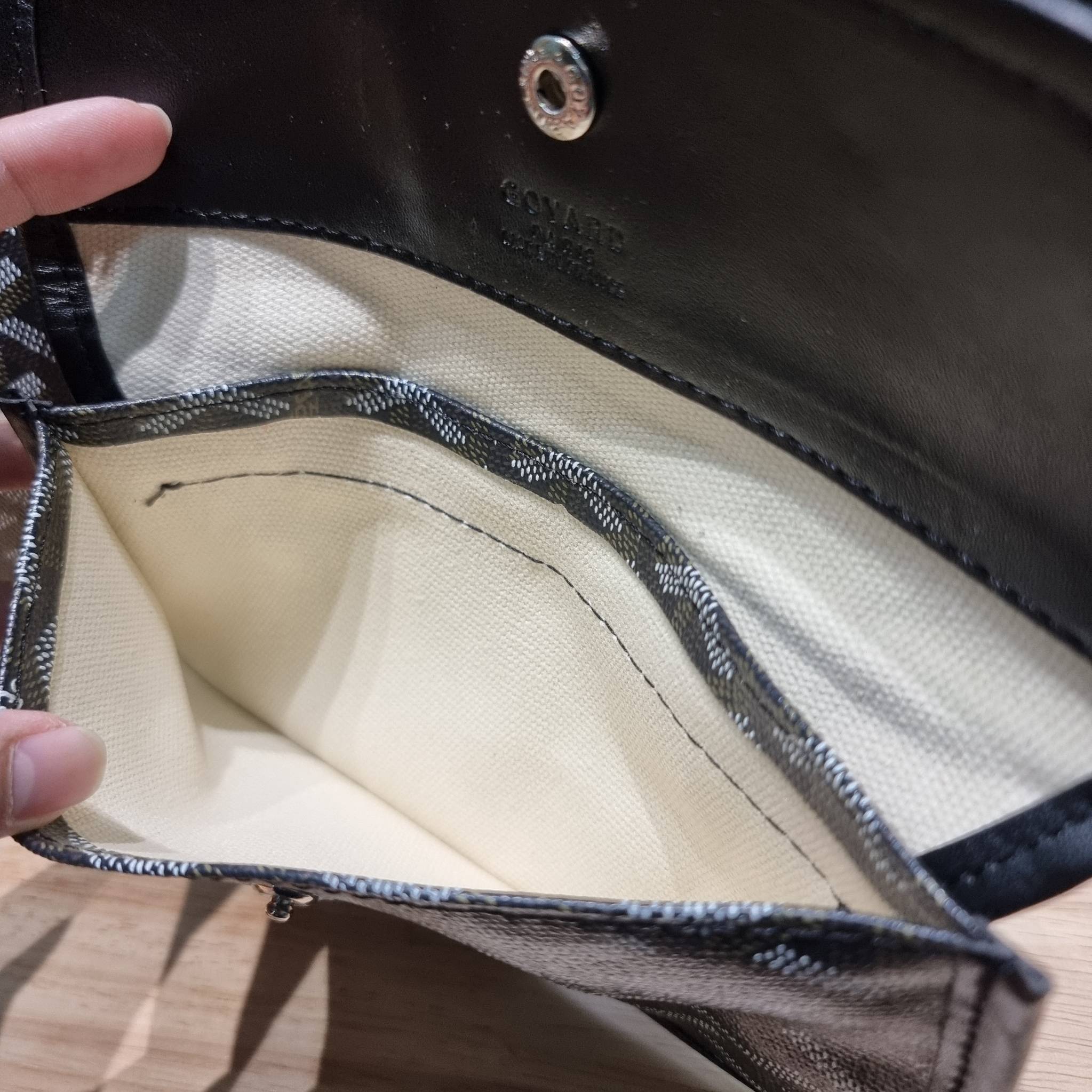 GOYARD ANJOU REVERSIBLE TOTE กระเป๋าสะพายทรงโท้ท ใบใหญ่จุใจ!! กลับด้านใช้ได้ทั้ง 2 ด้าน มาครบสีขายดี เลิศทุกสี รูปทรงคลาสสิค ดีไซน์เป็นเอกลักษณ์ ใช้งานได้หลากหลาย