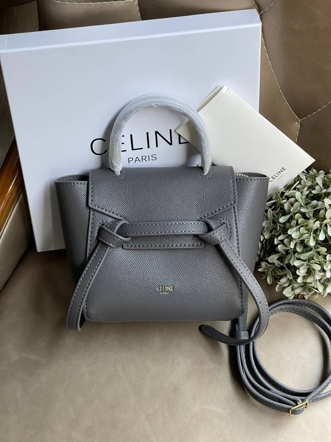 Celine Pico Belt Bag / Celine Belt Bag (ใบเล็ก) อีกหนึ่งคอลเลคชั่้นที่ได้รับความนิยมอย่างมาก บ่งบอกความเป็นตัวตนของแบรนด์ กลิ่นอายความคลาสสิก