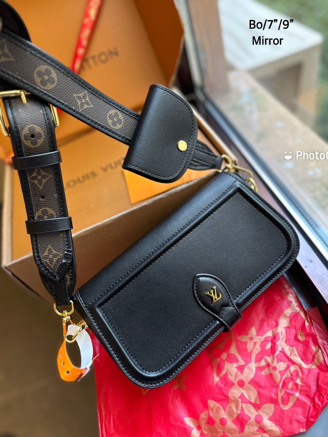 พร้อมส่ง 2 ไซส์ 💖💖 LV officier crossbody bag / LV Officier Pouch With Strap กระเป๋าสะพายดีไซส์คล่องตัว เท่ๆ คูลๆ ใช้งานสะดวก พร้อมใบลูกน่ารัก และสายสะพายเส้นใหญ่