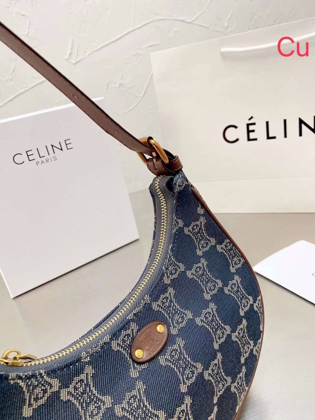 CELINE Ava handbag Blue in Denim / Celine Denim Ava Monogram Bag / Celine Paris Macadam shoulder bag กระเป๋าคล้องไหล่ซีลีนรุ่นใหม่ ตัวกระเป๋าทำจากผ้ายีนส์(ผ้าฝ้ายคุณภาพดี) ใช้งานทน สายสะพายหนัง ด้านในกว้างขวางใส่ของได้เยอะ ทรงนี้นิยมสุดๆ งานสวยมากกกก ก.ล้