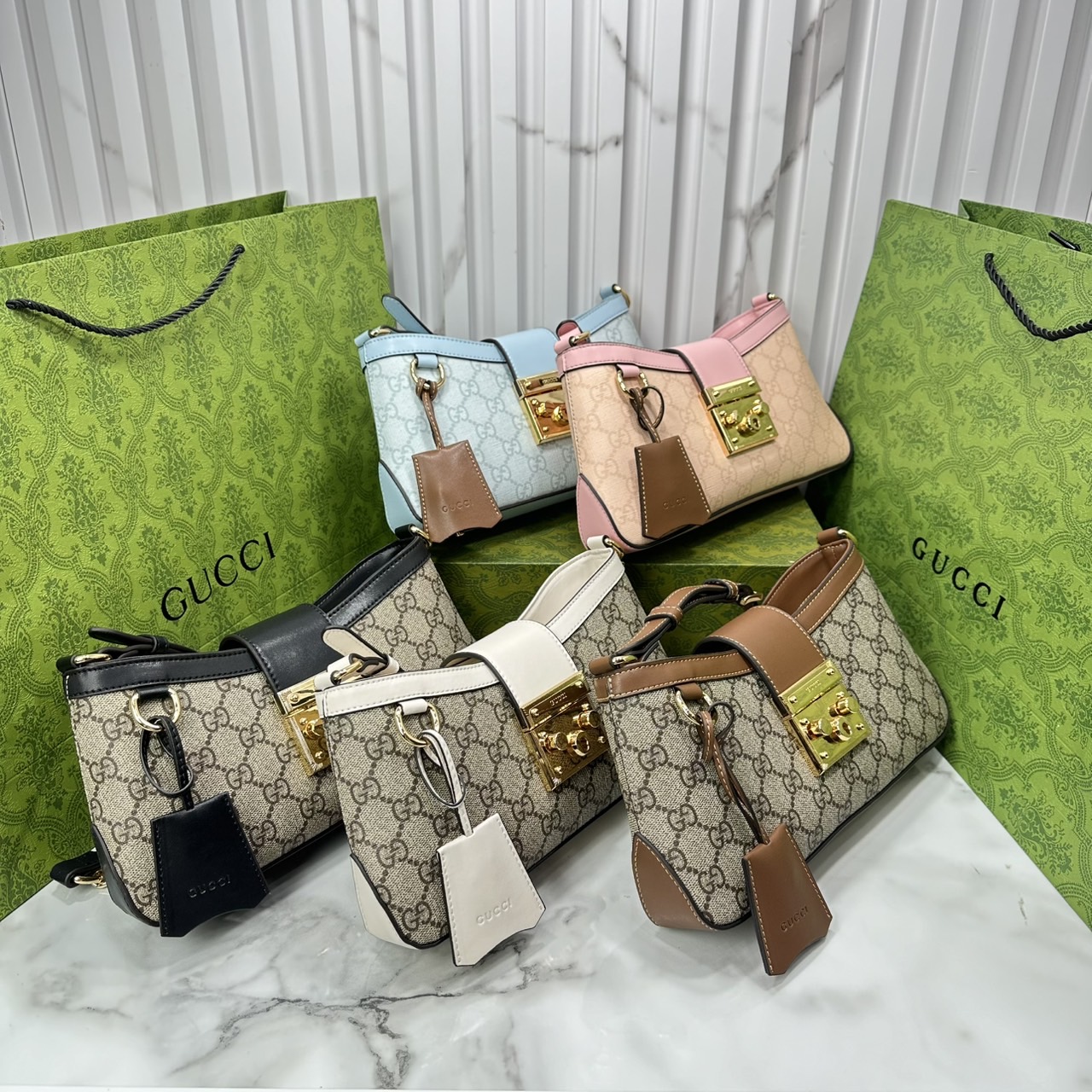 ORI หนังแท้ | GUCCI Padlock Small Shoulder Bag กระเป๋าสะพายทรงสวยวินเทจดีไซน์ไม่ซ้ำใคร หรูล้ำผู้ดี หนังแคนวาสพิมพ์ลายคมชัด ปากกระเป๋ามีแถบหนังคาดและอะไหล่กดล็อค