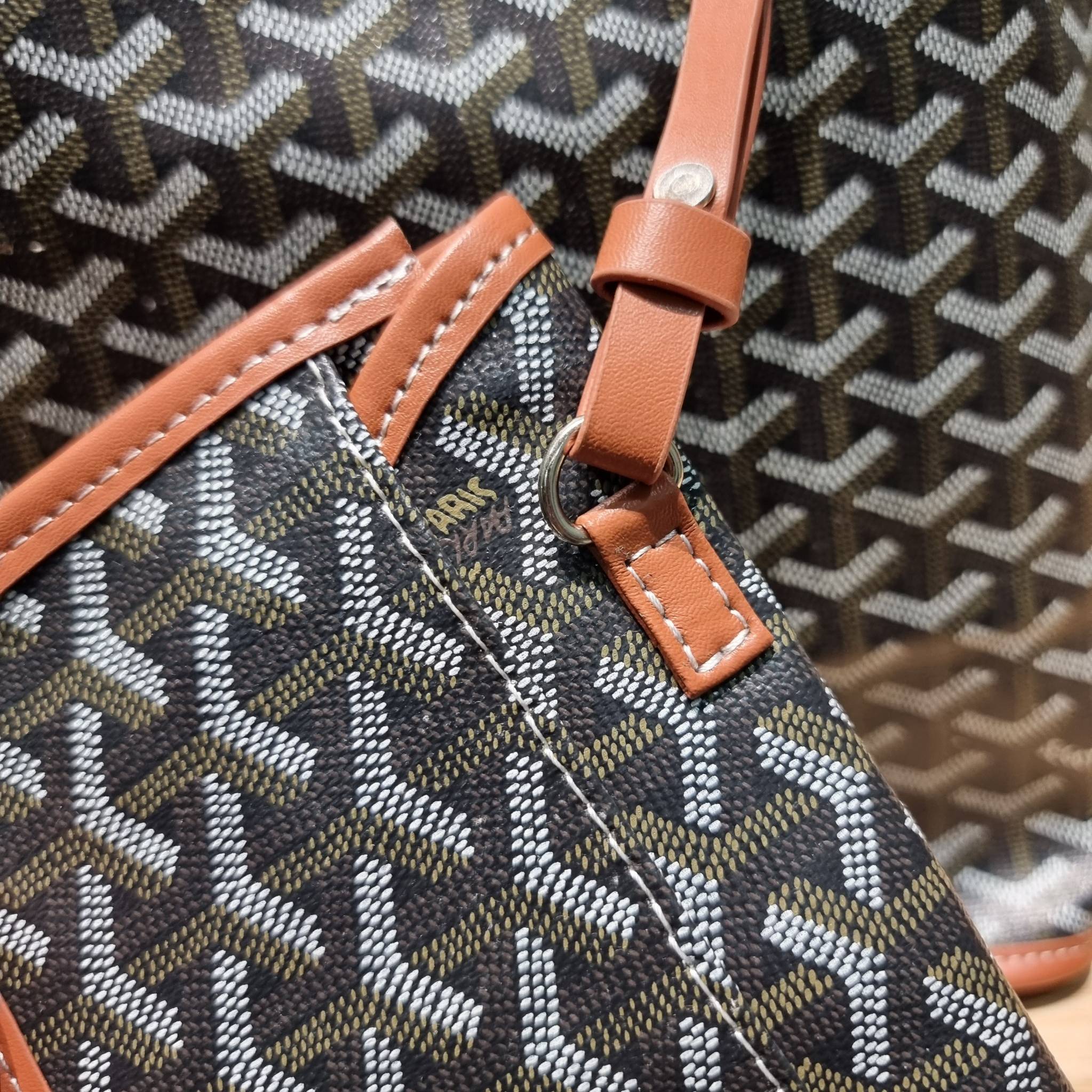 GOYARD ANJOU REVERSIBLE TOTE กระเป๋าสะพายทรงโท้ท ใบใหญ่จุใจ!! กลับด้านใช้ได้ทั้ง 2 ด้าน มาครบสีขายดี เลิศทุกสี รูปทรงคลาสสิค