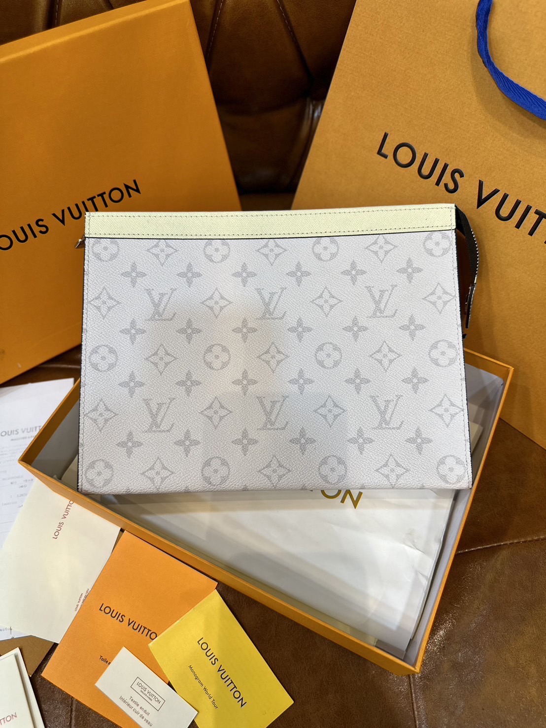 พร้อมส่ง LV Pochette Voyage MM / LV Clutch กระเป๋าถือทรงคลัช ทรงพอช เกรดออริ สลับแท้ 1:1 ใช้ต่างประเทศได้ ใช้ได้ทั้งชายหญิง