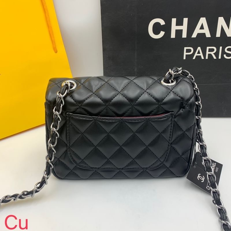 Chanel Classic mini flap bag กระเป๋าสะพายคลาสสิกรุ่นยอดนิยม ดีไซน์เรียบ หรูหรา สะพายแล้วขับผิว ไซส์มินิ สะพายเป็น everyday look หรือออกงานก็คลาสสิคสุดๆ!!