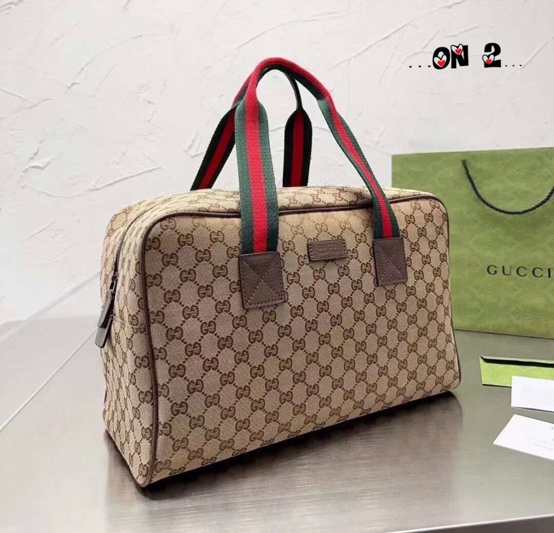 GUCCI Keepall Bag / GUCCI travel bag / GUCCI Vintage Monogram Web Handles Overnight Duffle Travel Bag กระเป๋าเดินทาง เตรียมความพร้อมสำหรับทริปเที่ยวช่วงสิ้นปี!! ดีไซน์เรียบง่าย แฝงความคลาสสิค ที่ใช้ได้ทั้งชายและหญิง