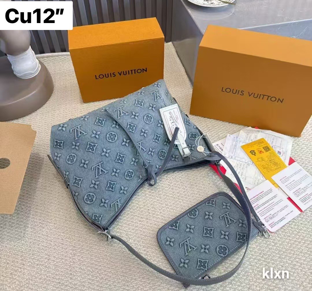 LV Carryall Denim Vintage Tote Bag กระเป๋าทรงโท้ทเดนิมสไตล์วินเทจ รุ่นใหม่ปั้มนูนลายโมโนแกรมบนเดนิมสุดไอคอนิก ที่ใครเห็นต้องเป็นคลั่งรัก ผู้ดี หรูหราได้ทุกลุค ทุกสไตล์