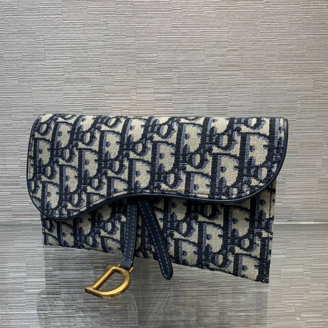 หนังแท้ DIOR SADDLE WALLET ON CHAIN Blue Dior Oblique Jacquard พร้อมส่งที่ไทย งานหนังแท้และผ้าแจ็คการ์ด เกรดเทพออริจินอล ภาพสินค้าถ่ายจากงานขายจริง ใช้งานต่างประเทศได้