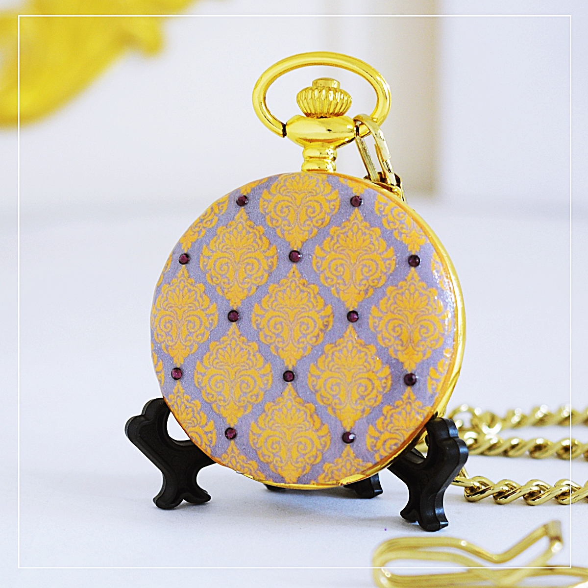 นาฬิกาพกสไตล์วินเทจ ดีไซต์ Violet Lace ระบบถ่านควอทซ์ญี่ปุ่น (สั่งทำ)