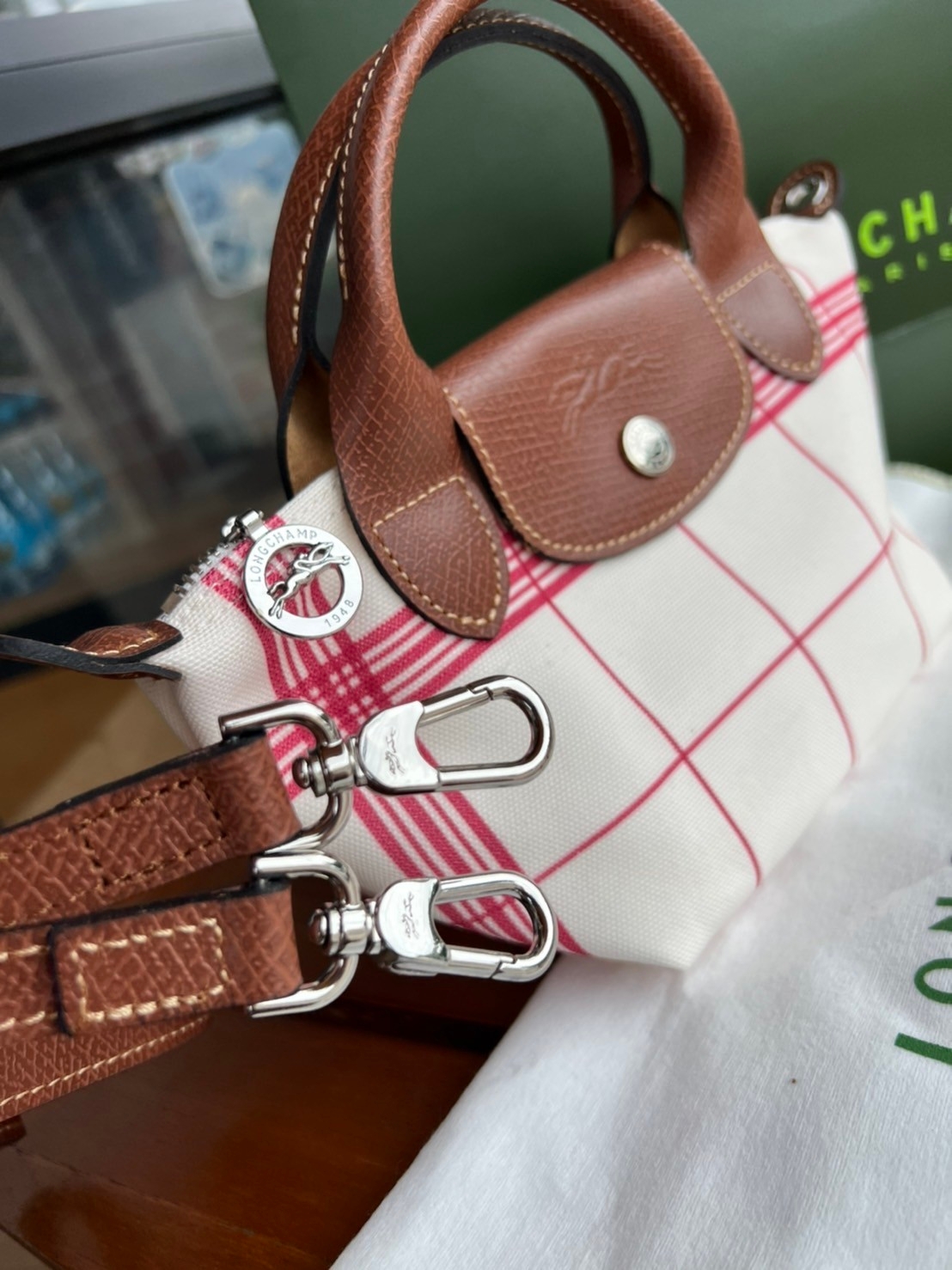 LONGCHAMP LE PLIAGE TORCHON Top handle bag - Red กระเป๋าถือขนาดเล็ก วัสดุผ้าฝ้าย อะไหลเงิน ตัดแต่งด้วยหนังวัวแท้ ผสมผสานแนวคลาสสิกแบบมินิมอลศิลปะการพับกระดาษแบบญี่ปุ่นดั้งเดิม