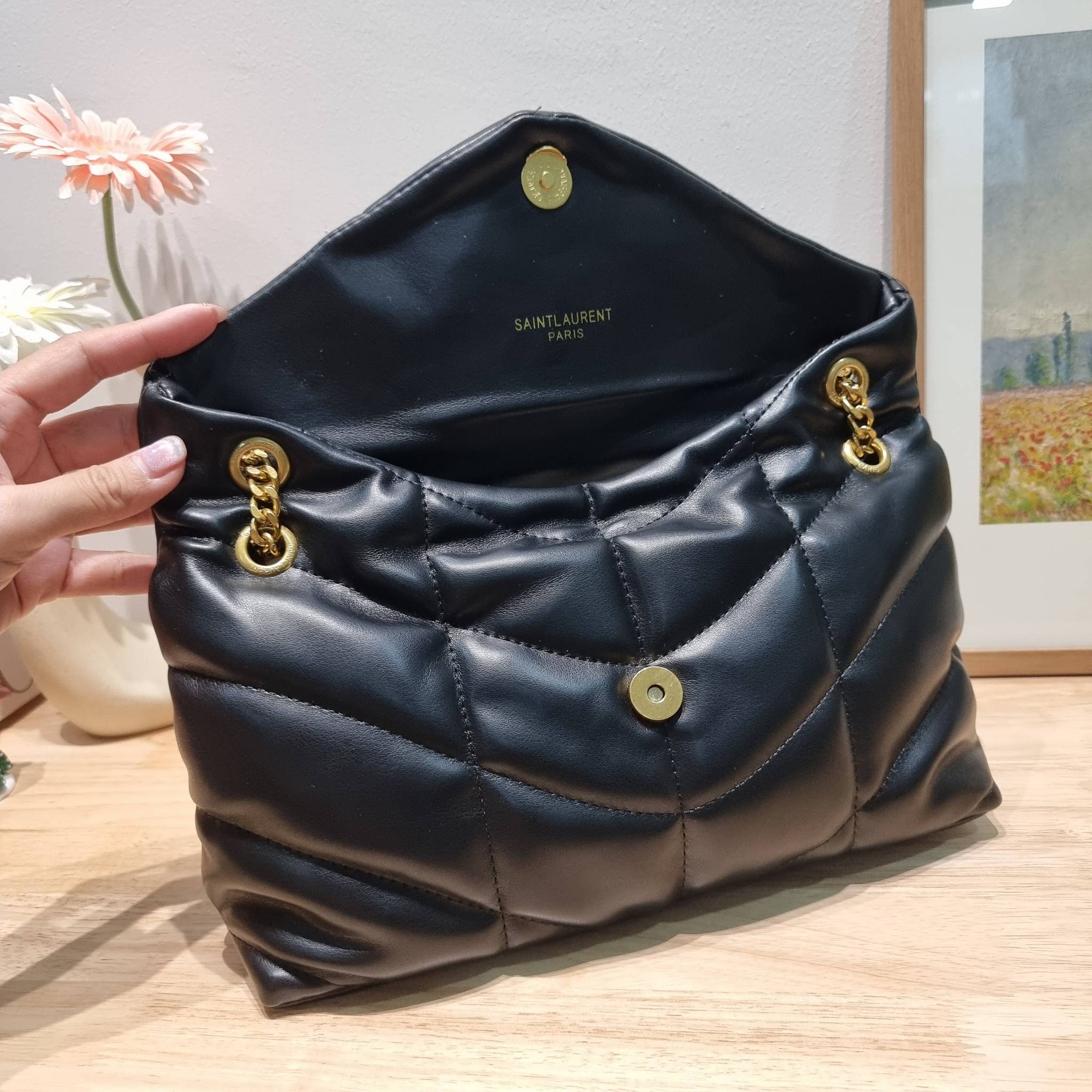 YSL PUFFER SMALL CHAIN BAG IN QUILTED / Yves Saint laurent puffer small chain bag in quilted กระเป๋าสะพายรุ่นยอดนิยม ทรงสวย ใช้ได้บ่อยไม่มีเบื่อ วัสดุหนังสัมผัสนิ่มมือ ดีไซน์เรียบหรู