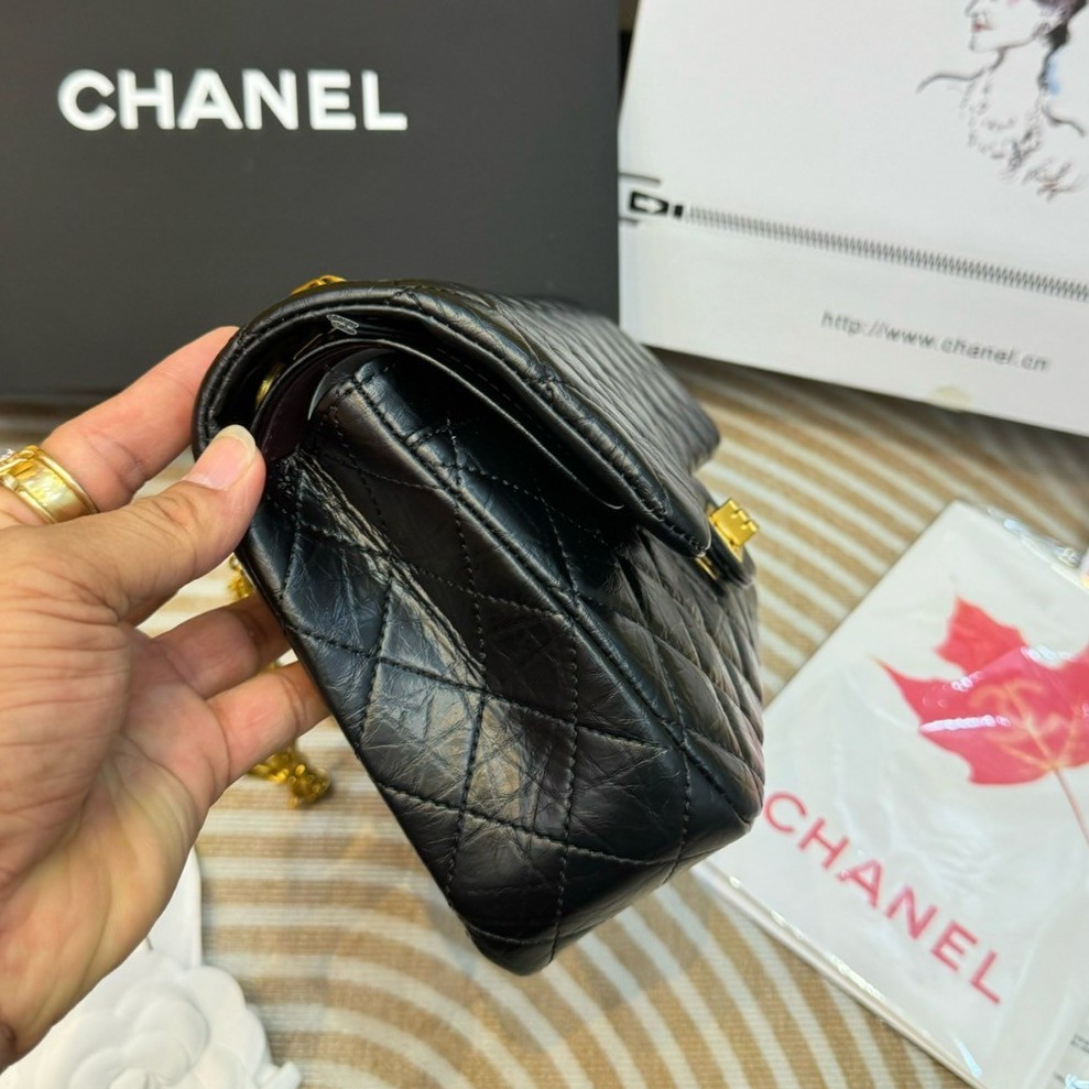 Chanel 2.55 Handbag กระเป๋าสะพายสุดคลาสสิกวินเทจ ดีไซส์หนังยับหรูหราชวนสะสม สุดยอดเดอะเบสท์ไอเท็ม พร้อมเสิร์ฟครบชุด สุดคุ้ม