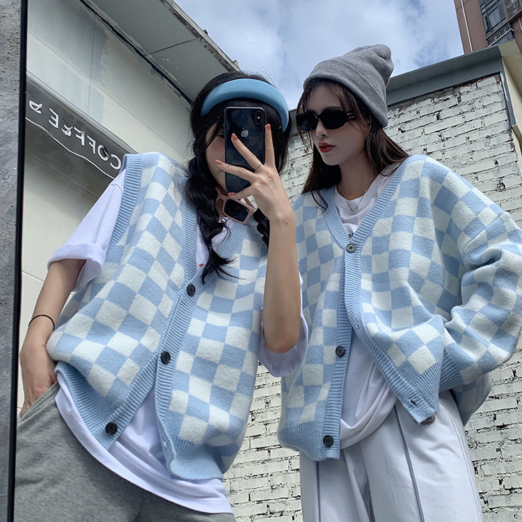 พร้อมส่ง 🐨🧦 Karin sweater เสื้อไหมพรมลายตารางสีฟ้า (IN35825)