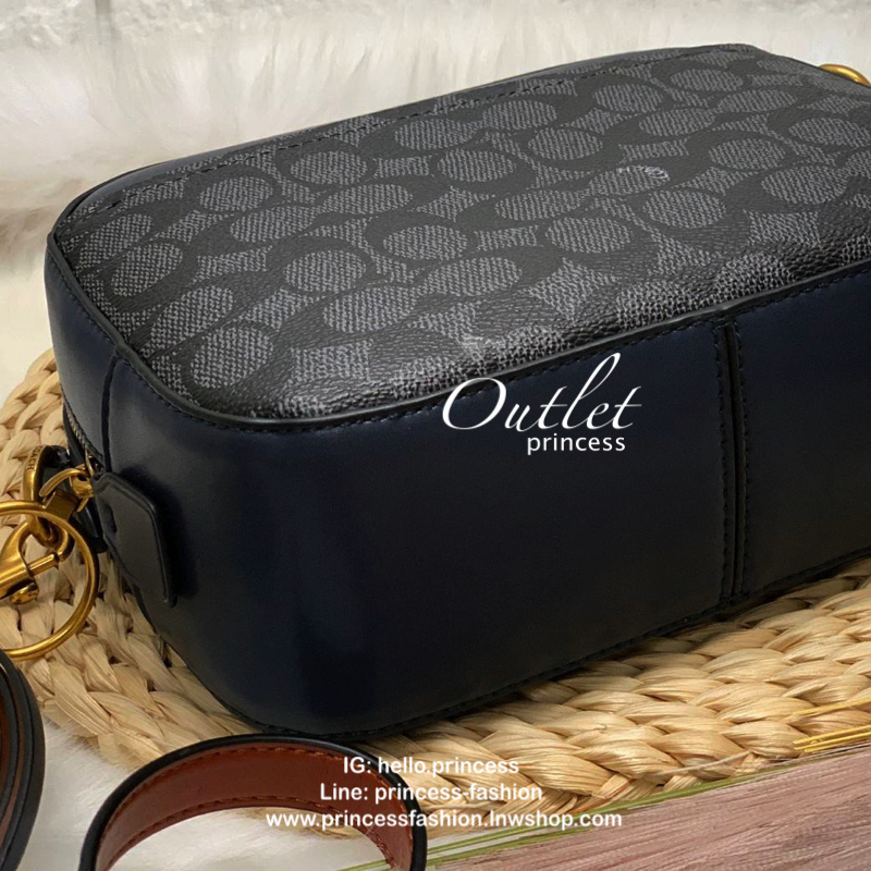 COACH SIGNATURE CROSSBODY BOX BAG ((F31208)) 🔺สินค้าขายดี กระเป๋าสะพายวัสดุหนังแท้ จาก coach factory outlet หนังนิ่ม ทรงสวย ตัวกระเป๋าลายแบรนด์ ตัดขอบหนังเรียบได้สวยงามค่ะ ด้านหน้า-หลัง มีช่องสำหรับใส่ของ เปิดปิดกระเป๋าแบบซิป ที่จับเป็นพวงหนังอะไห