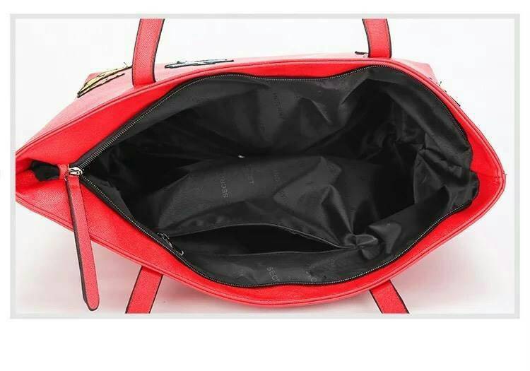 Victoria’s Secret Tote Bag 2019 กระเป๋าถือหรือสะพายลายหนังคาเวียร์ สวยด้านหน้าประดับด้วยโลโก้ ตัวกระเป๋าแต่งด้วยลายปักสวยเก๋ ปากกระเป๋าเปิดปิดด้วยซิปสะดวกใช้ ภายในมีช่องโล่งและช่องเล็กไว้แบ่งเก็บของ ใส่หนังสือ เอกสาร A4 Notebook ipad กระเป๋าสตางค์ ของใช้ไ