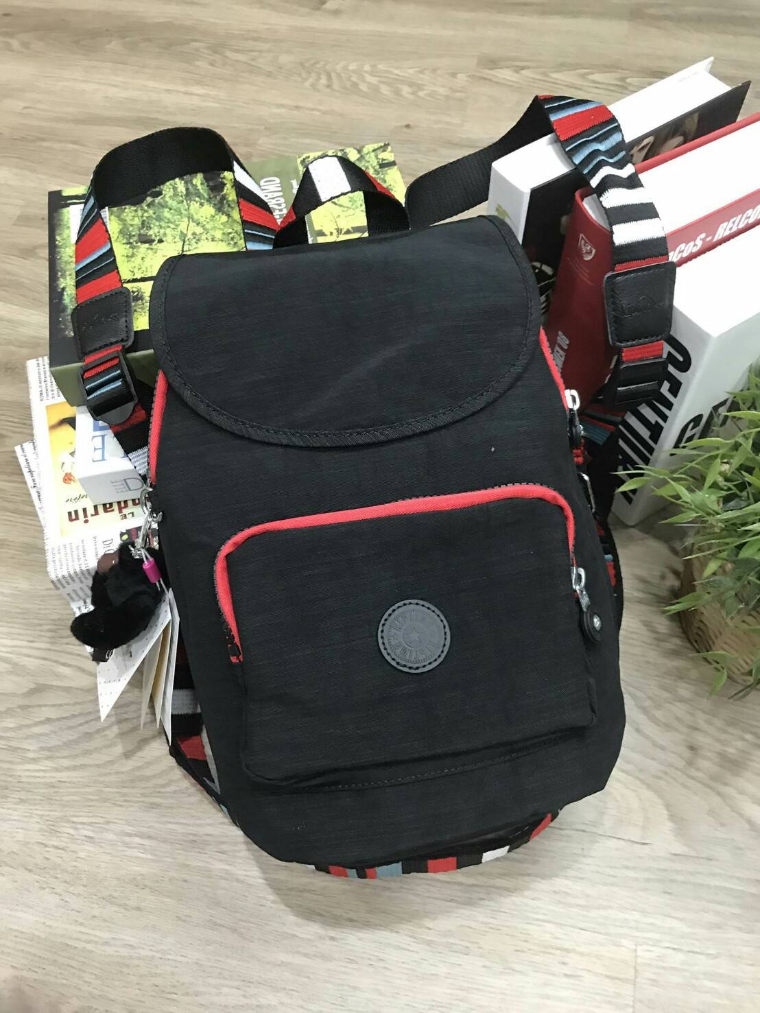 KIPLING ART 2WAY BACKPACK NEW ARRIVAL! กระเป๋าสะพายเป้สไตล์ลำลองรุ่นใหม่ วัสดุ Nylon+Polyester 100% โดดเด่นที่สามารถสะพายได้หลายแบบ ทั้งแบบเป้ หรือใช้สายยาวสะพายไหล่ หรือจะ Crossbody ก็ได้ค่ะ หูหิ้วเเละสายสะพายลวดลายสวย มีช่อง ซิปใส่ของด้านหน้า มีช่องใส่ข