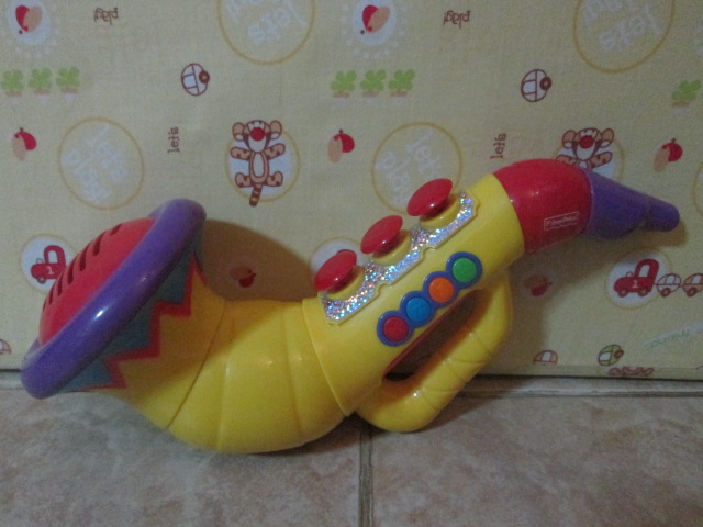 FISHER PRICE - LIL MUSIC MAKERS - 2-IN-1 SAX TO TRUMPET ของเล่นมือสอง