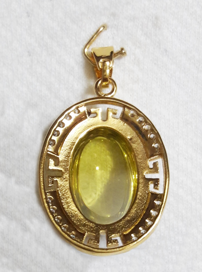 สินค้าหมดค่ะ จี้พลอยมณีใต้น้ำ(เพชรพญานาค)สีเหลืองแบบใหญ่เลี่ยมกรอบประดับเพชร(ทุกราศี)เสริมโชคเสริมดวงค่ะ