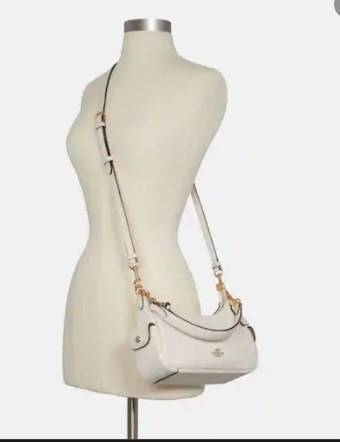 น้องออกใหม่ล่าสุดสวย หักใจไม่ลงเลยค่าา😘 COACH PENNIE SHOULDER BAG ((C7222)) พร้อมส่ง สีใหม่ล่าสุด ยังไม่มีในช๊อปไทยค่าา กระเป๋าหิ้ว//สะพายข้างได้ สุดคุ้ม! หนังแท้ชั้นดี ลายหนังสวย นิ่มมือดีมากๆค่ะ ปากกระเป๋าแบบซิปมีหนังห้อยเพิ่มความเก๋ ภายในกระเป๋