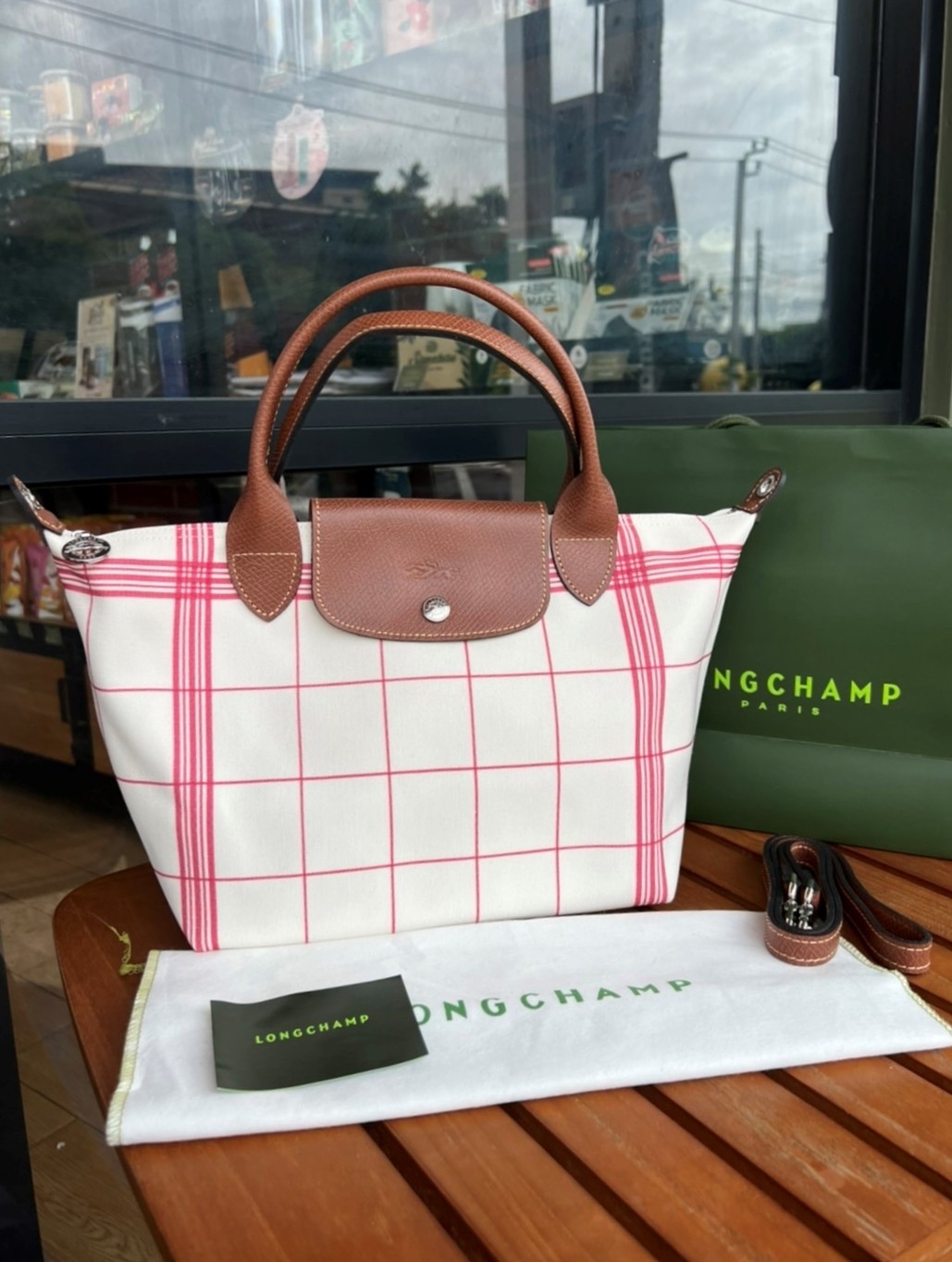 LONGCHAMP LE PLIAGE TORCHON Top handle bag - Red กระเป๋าถือขนาดเล็ก วัสดุผ้าฝ้าย อะไหลเงิน ตัดแต่งด้วยหนังวัวแท้ ผสมผสานแนวคลาสสิกแบบมินิมอลศิลปะการพับกระดาษแบบญี่ปุ่นดั้งเดิม
