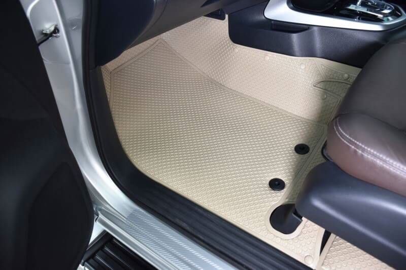 พรมปูพื้นรถยนต์ NISSAN TERRA ลายรังผึ้งรีดขอบ สีครีม เต็มคัน เข้ารูป+ปิดเบาะเเถว3 ลายหนังเรียบ