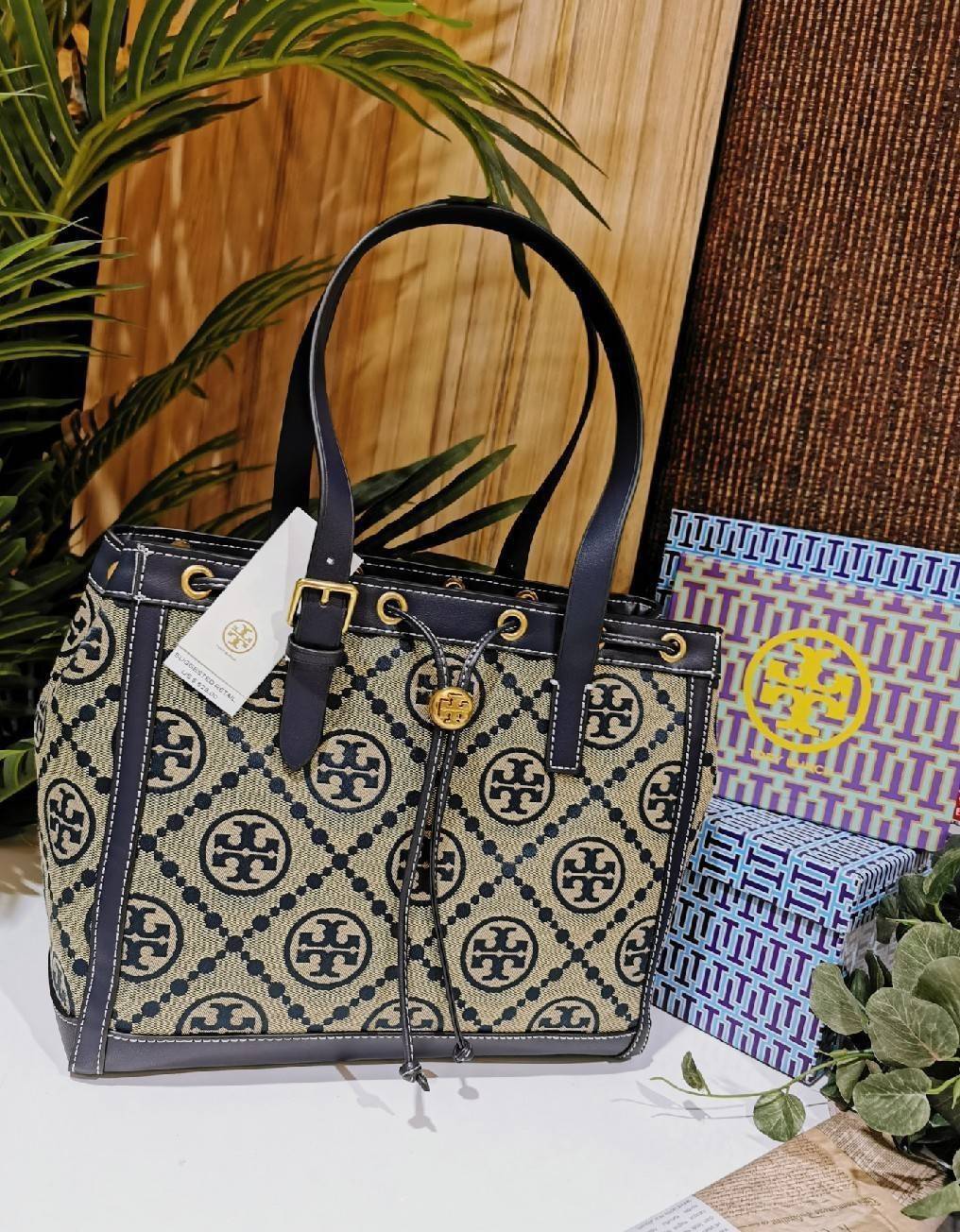 ของแท้ 💯% TORY BURCH FACTORY MONOGRAM JACQUARD TOTE BAG กระเป๋าถือหรือสะพายรุ่นล่าสุดดีไซน์ยอดนิยมจาก TORY BURCH FACTORY OUTLET