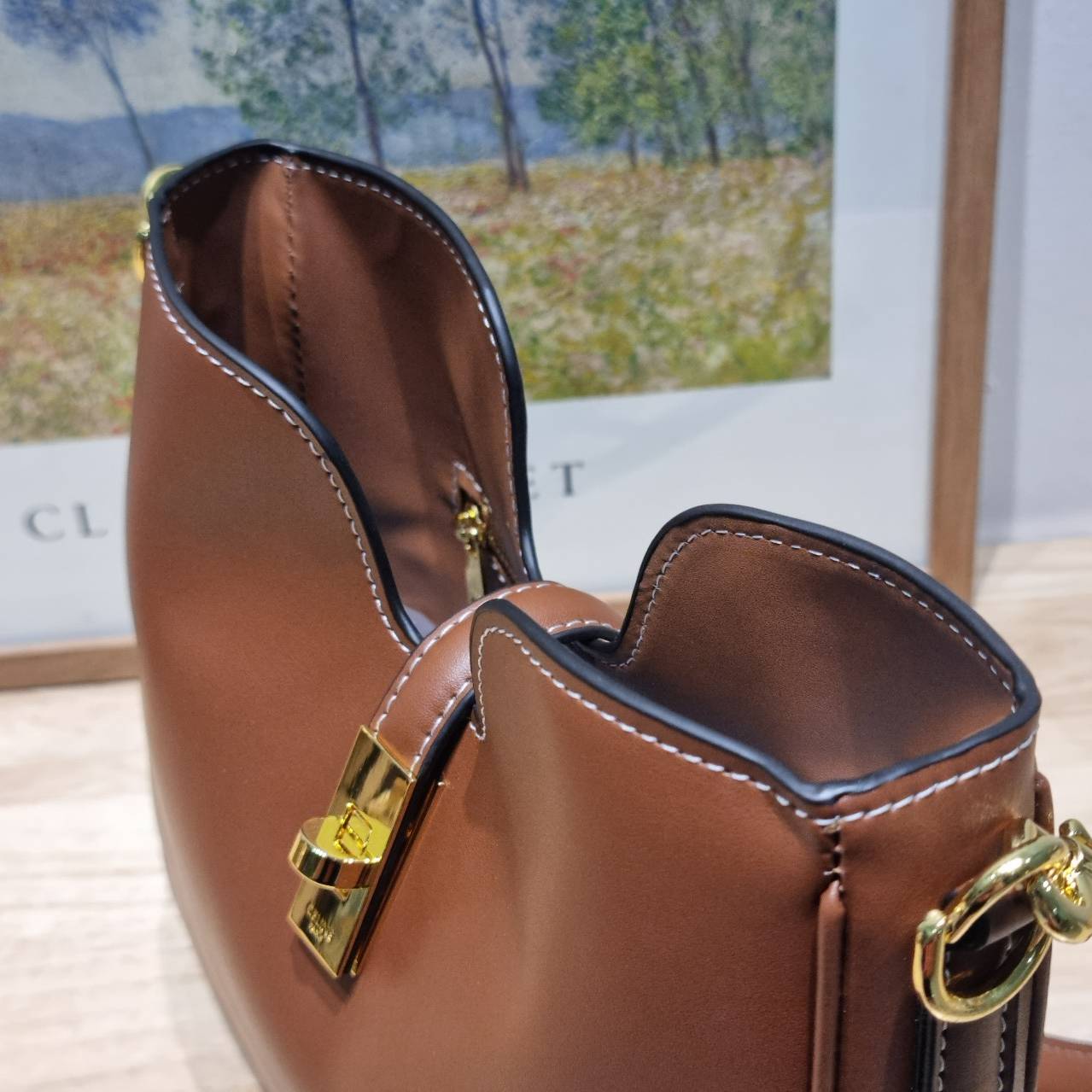 CELINE small camille soft bag มาแรงมาก! กับกระเป๋าที่ตัวแม่ใช้กันเยอะสุดๆ แม่ชมเอย อินฟลูดังๆมีใช้กันครบ ด้วยรูปทรงยอดนิยม