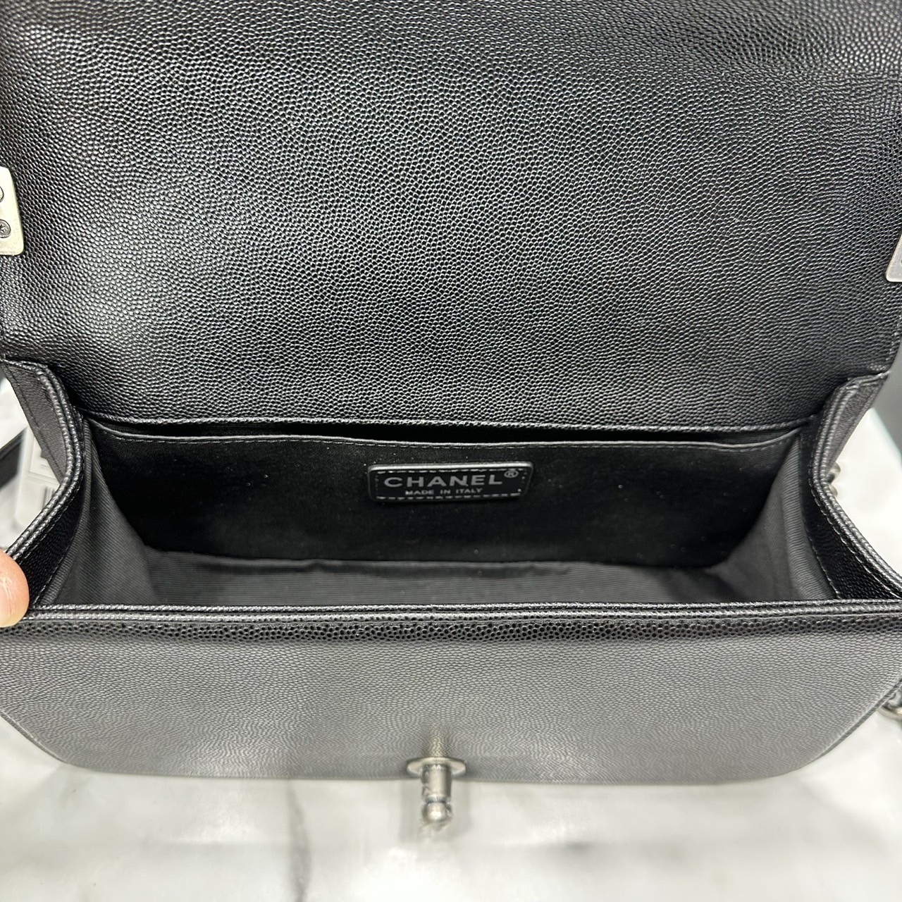 ORI หนังแท้ | CHANEL Boy 25cm shoulder bag กระเป๋าสะพายรุ่นยอดนิยม หรูหราระดับตำนาน สวยงามเหนือกาลเวลา