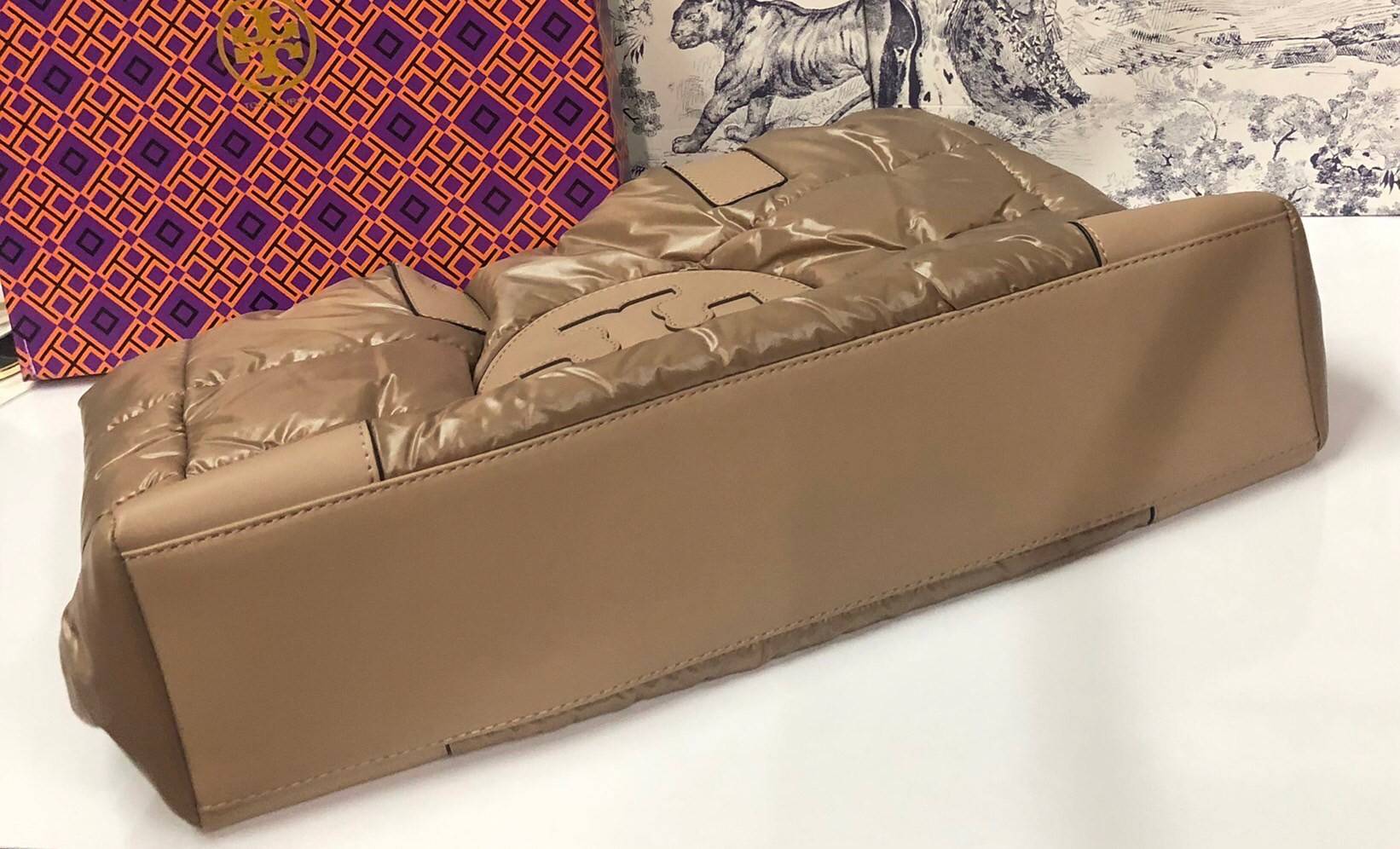 พร้อมส่งที่ไทย TORY BURCH Ella Puffer Tote Bag 40cm กระเป๋าโท้ทใบใหญ่ ภายในโล่งกว้าง จุของได้เยอะ ภาพสินค้าถ่ายจากงานขายจริง ใช้งานต่างประเทศได้