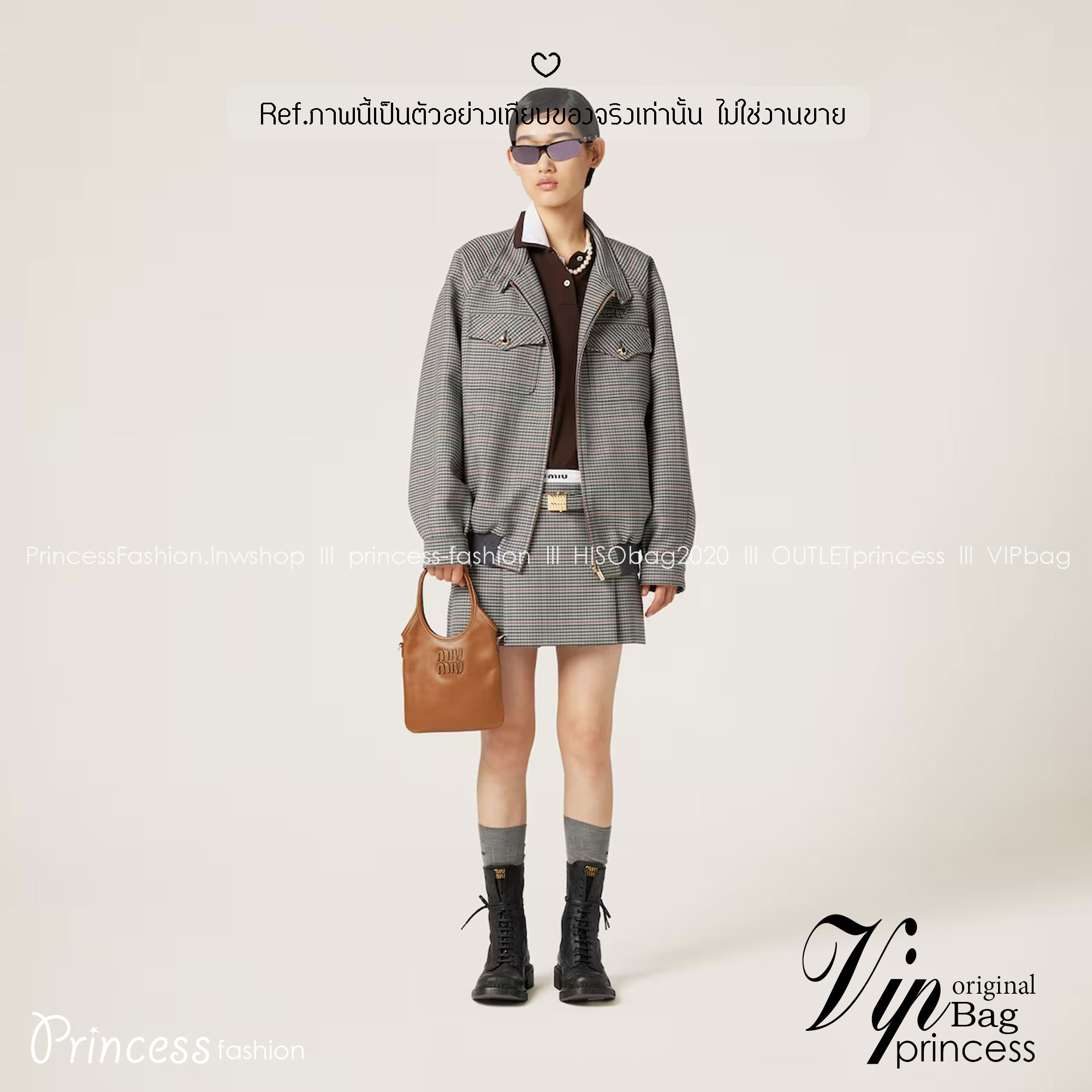 MIU MIU IVY leather handbag / Miu Miu ivy mini tote กระเป๋าสไตล์คลาสสิก มาในดีไซน์เรียบแต่โก้ ให้ลุคที่ดูเท่มั่นใจ สามารถถือและสะพายได้ จุดเด่น ที่โลโก้หนังตัวนูน ที่เสริมให้กระเป๋าดูแฟชั่นและทันสมัย