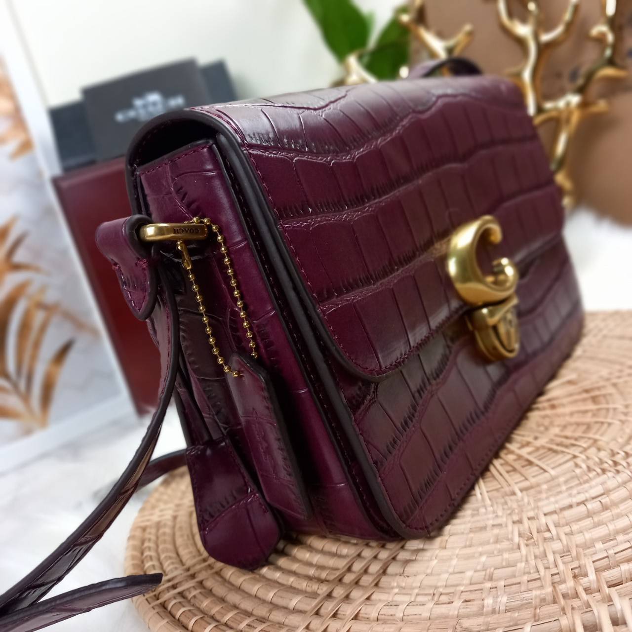 COACH CROCODILE EMBOSSED LEATHER STUDIO SHOULDER BAG (COACH C6640)🌺เอาซิ๊!!ใครอดใจไหวให้รู้ไป!! สวยตาแตก!! ปรับลุคให้ดูแพง แบบไม่ปรานีกันล่ะคราวนี้!// กระเป๋าถือ กระเป๋าสะพาย อีกหนึ่งคอลเลคชั่นสุดตะลึงตา หรูหรา! เวอร์วังอลังสร้าง! ที่ดูแพงม๊ากก!!/