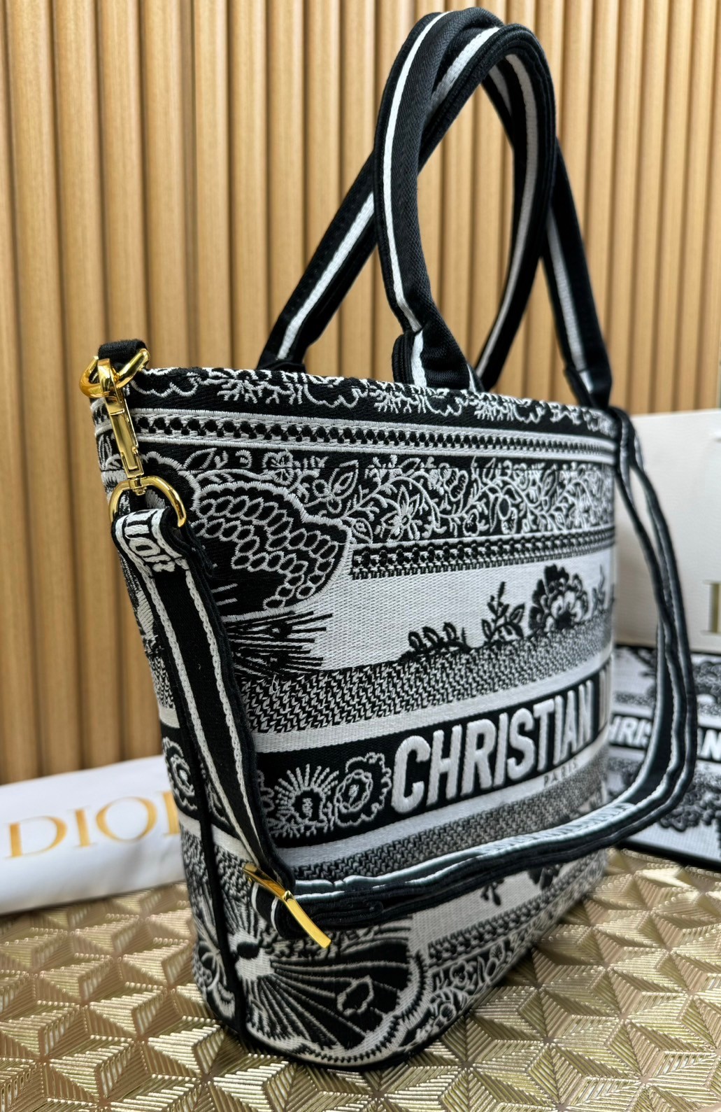 DIOR NEW LINE TOTE / DIOR KID TOTE กระเป๋าทรงโท้ทรุ่นใหม่ เอกษณ์ความหรูหรา โดดเด่นสวยงาม เกรดออริ 1:1 ใช้งานต่างประเทศได้