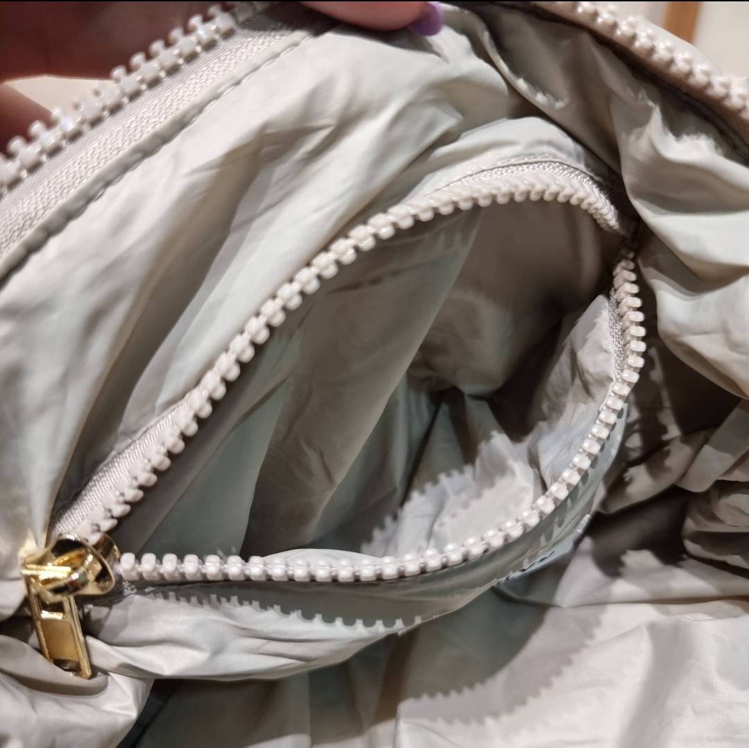 Carlyn cozy bag / Carlyn glaze bag 13 สีพร้อมส่ง อีกหนึ่งคอลเด็ด ที่ฮิตแบบฉุดไม่อยู่ กับไอเท็มนุ่มนิ่มจากเกาหลี พร้อมสีใหม่ล่าสุด กระเป๋าสะพายก้อนเมฆสุดเก๋ ที่สามารถใช้ได้หลากหลาย