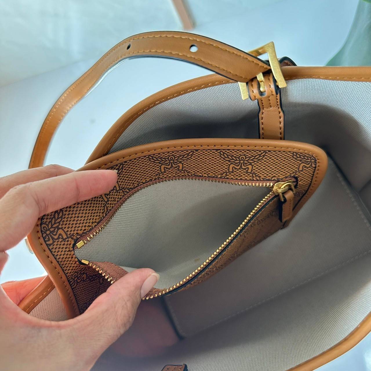 M.C.M MINI HIMMEL SHOPPER IN LAURETOS กระเป๋าทรงช้อปปิ้ง เรียบหรู เกรดออริ สลับแท้ 1:1 ใช้งานต่างประเทศได้