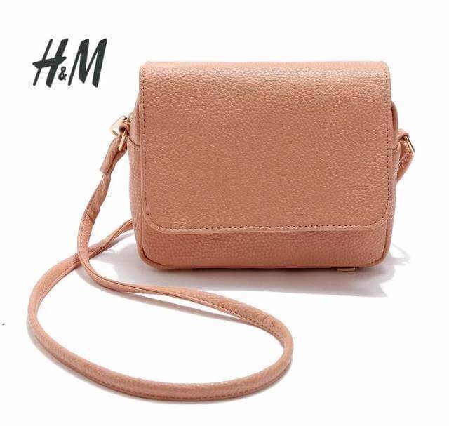 กระเป๋าสะพาย H&M รุ่น cross body bag มี 4 สี : ดำ , ชมพูนู๊ด , เหลือง , มิ้นท์
