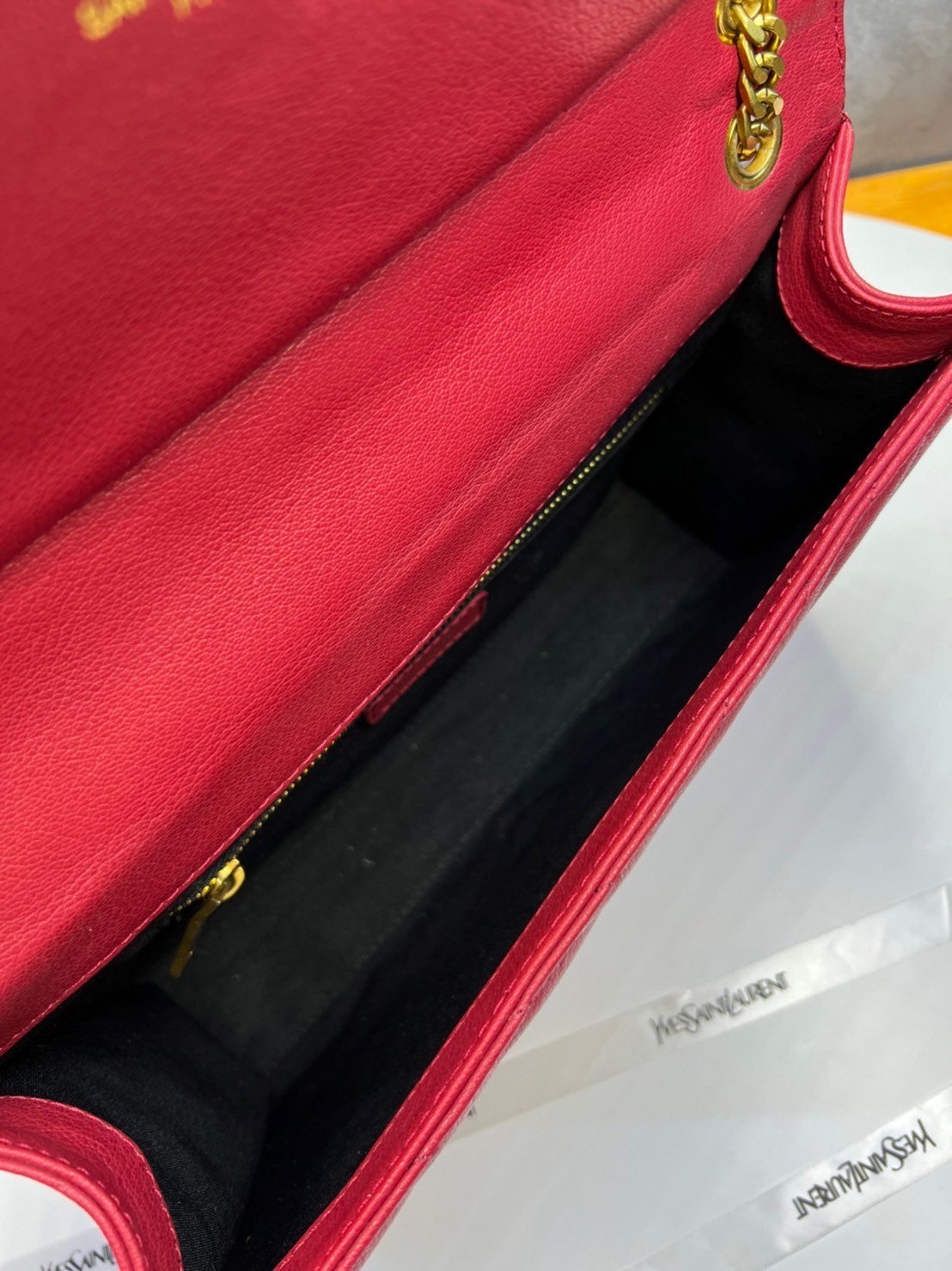 หนังแท้ YSL college large chain bag in quilted leather 30cm กระเป๋าสะพายใบใหญ่ ดีไซน์ทรงสวยหรู ตอบโจทย์ได้ทุกสไตล์ ภาพสินค้าถ่ายจากงานขายจริง ใช้งานต่างประเทศได้