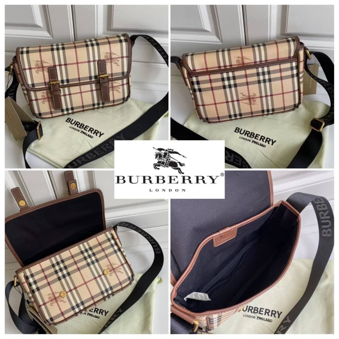 BURBERRY MESSENGER VINTAGE BAG VIP GIFT WITH PURCHASE (GWP) พรีเมี่ยมกิ๊ฟ Limited Edition จาก BURBERRY วัสดุหนังทั้งใบลายวินเทจ ตกแต่งคาดเข็มขัดด้านหน้า เปิดปิดด้วยกระดุมแม่เหล็ก ภายในมีช่องใส่ของโล่งกว้าง สามารถใส่มือถือ ipad mini ของจุกจิกได้ อะไหล่แบรน