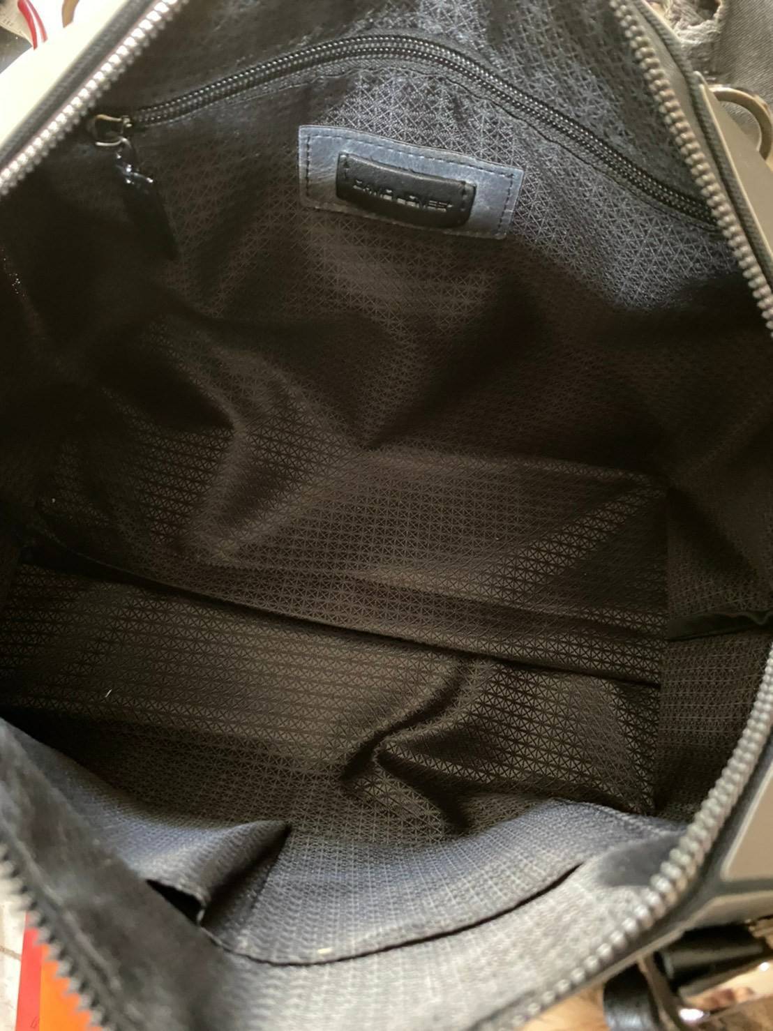 มาใหม่ กระเป๋าถือ/สะพาย ทรงสวย เหมือนซื้อ1ได้4 โอ้ย 🤩🤩 คุ้มสุดๆไปเลยค่า เพราะตัวกระเป๋าปรับได้ถึง4 แบบตามการใช้งานเลยน๊าแถมตัวกระเป๋าน้ำหนักเบาอีกด้วย ✨✨✨ สายสะพายถอดได้แถมสายยาวให้อีก 1 เส้น กระเป๋าทรงสุดฮิตจากแบรนด์ 